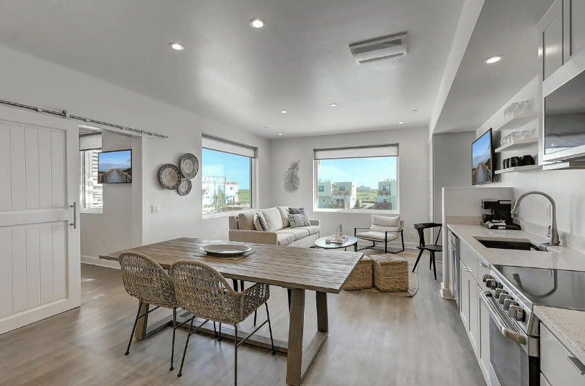 Living view of Lively Beach
