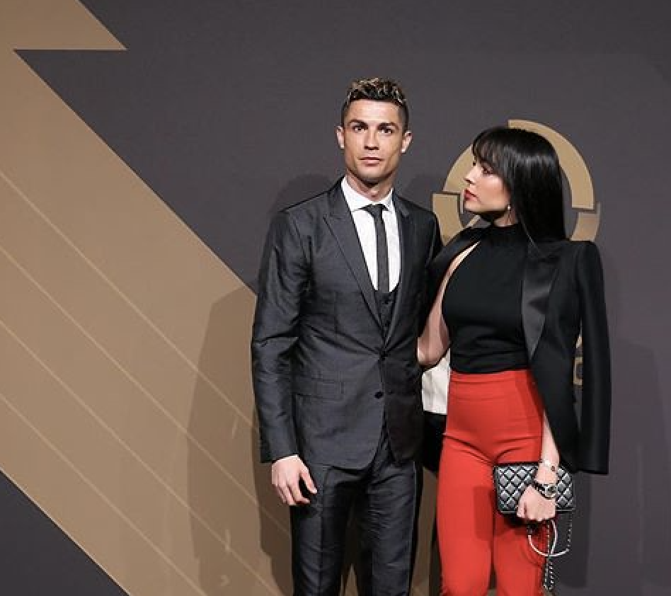 ¡Es oficial! ¡Cristiano Ronaldo está comprometido!