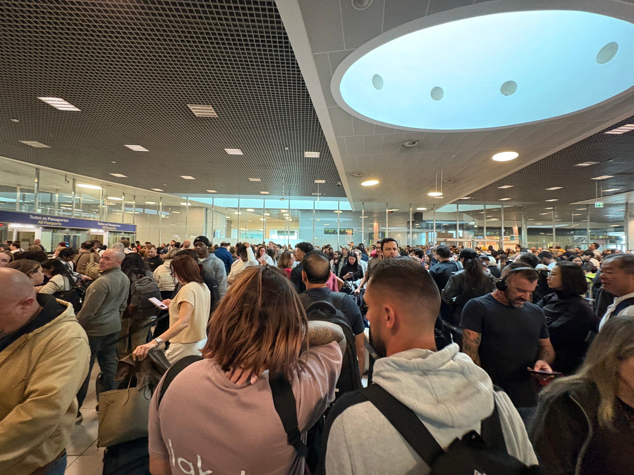 L’aéroport de Lisbonne suspend le système biométrique des frontières de l’UE après le chaos des voyages de vacances