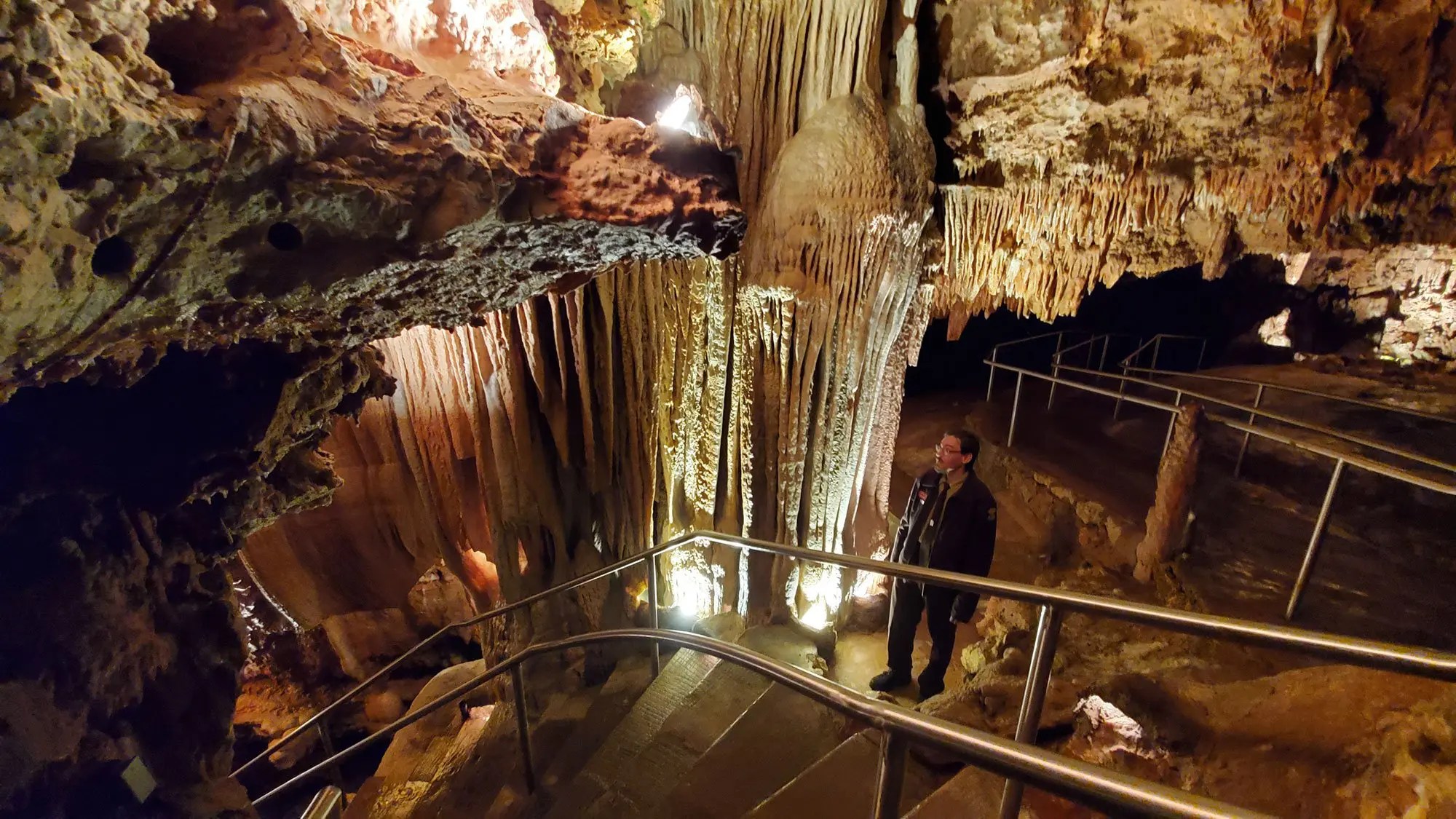 Bienvenido a Meramec Caverns 