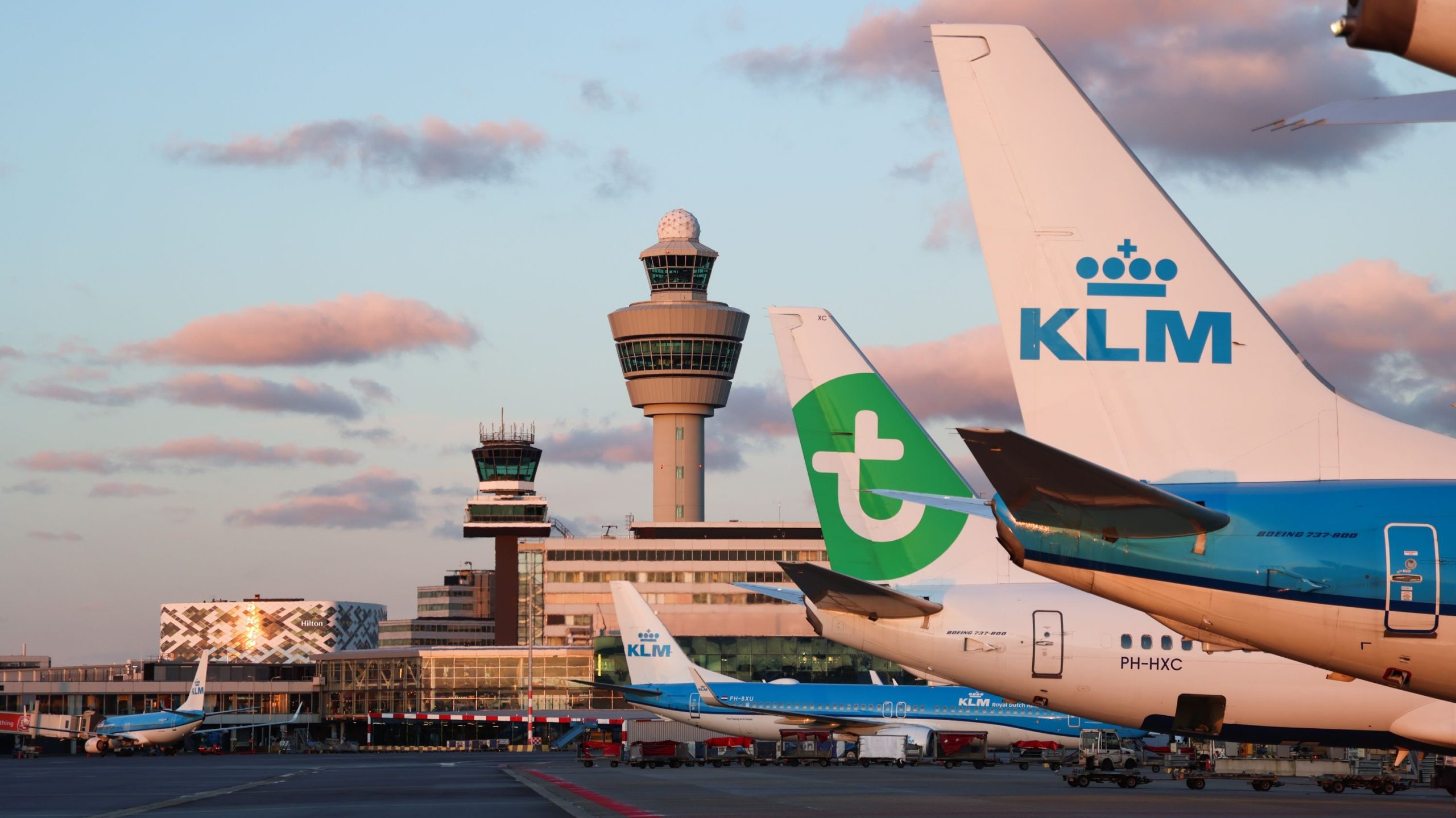 Las tarifas de las aerolíneas del aeropuerto de Amsterdam Schiphol en más del 40% debido a las tasas de interés e inflación