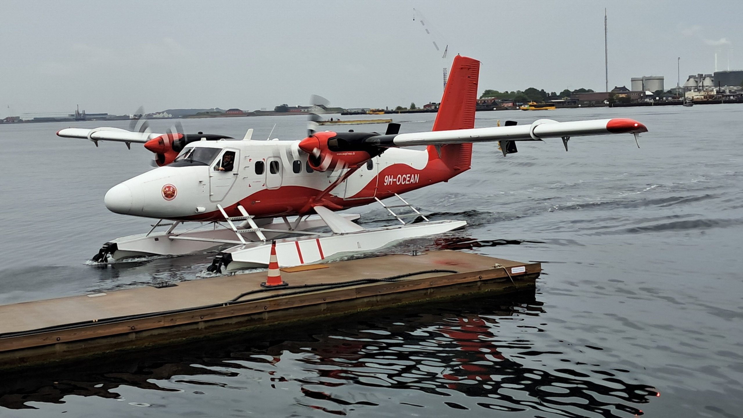 Revue des vols: visites touristiques à Copenhague sur une loutre Twin Otter, Nordic Gending, âgée de 46 ans,
