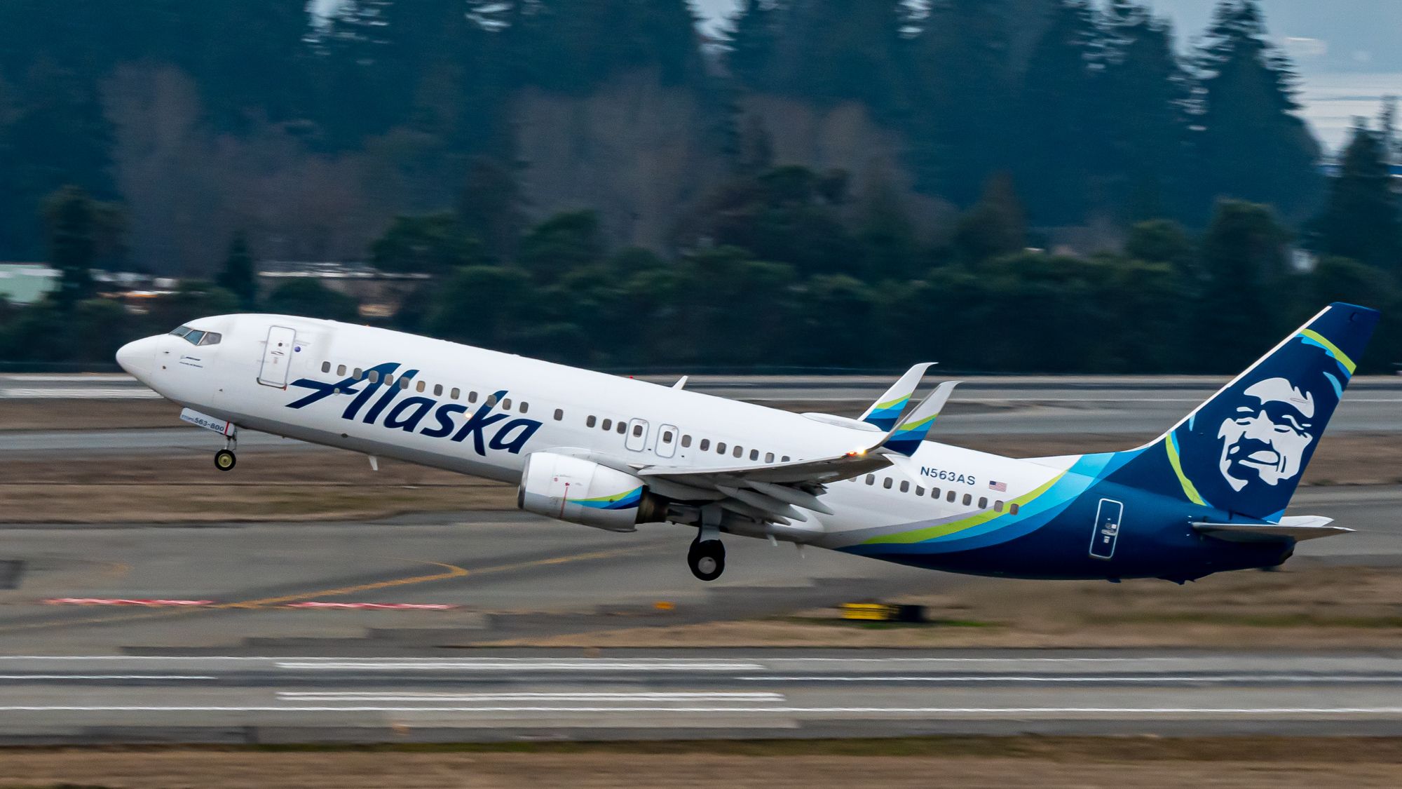 Una breve guía de la política de equipaje de Alaska Airlines