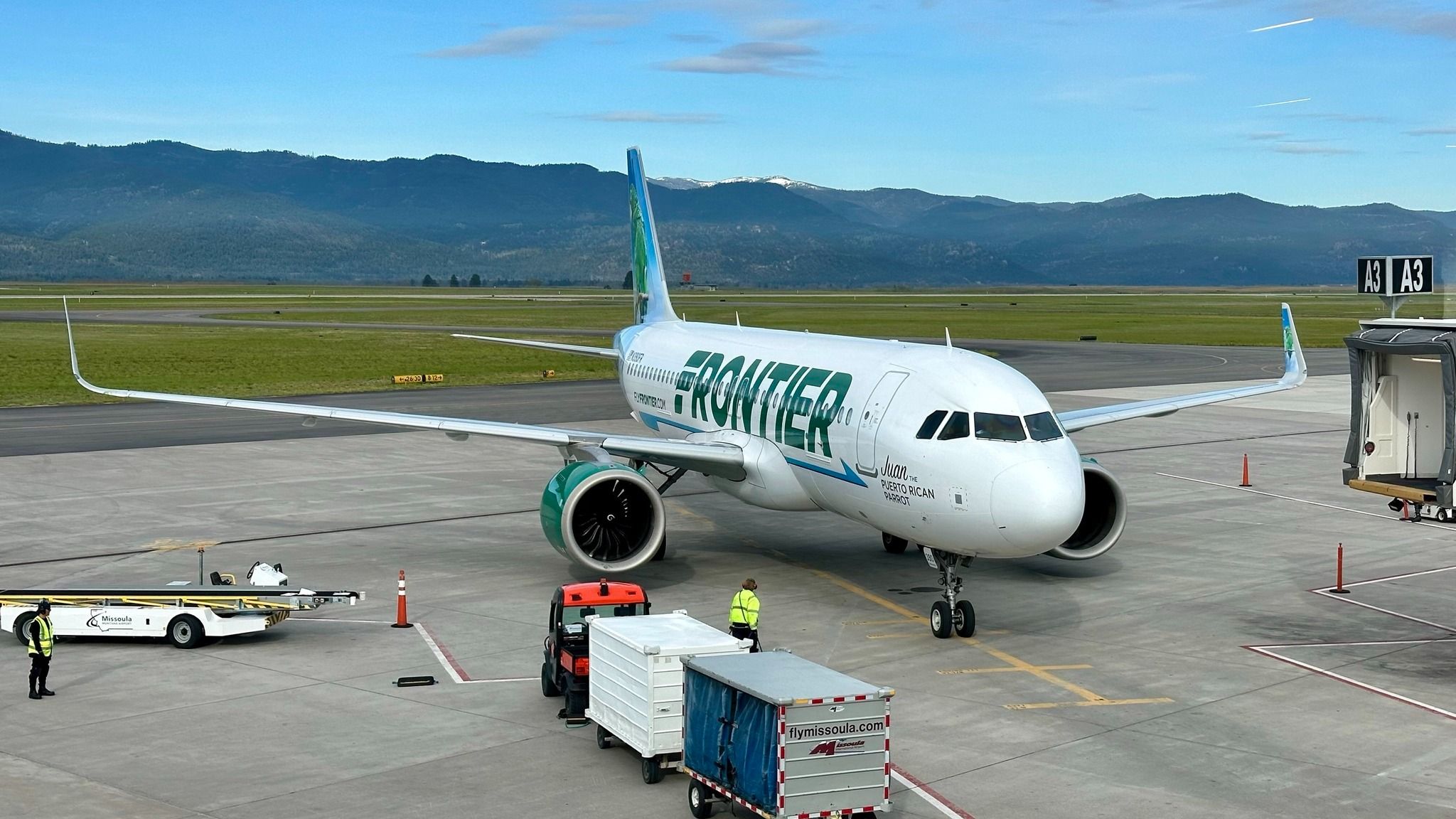 Frontier Airlines Scraps Cambia le commissioni, revisiona i prezzi come la realtà delle regole delle "commissioni spazzatura della FAA"