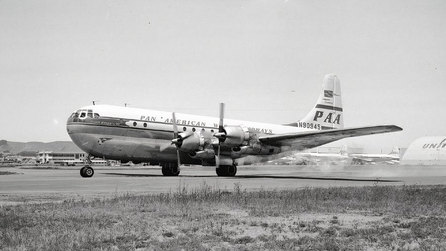 Boeing 377 de Pan Am avait des lits au lieu de casiers aériens