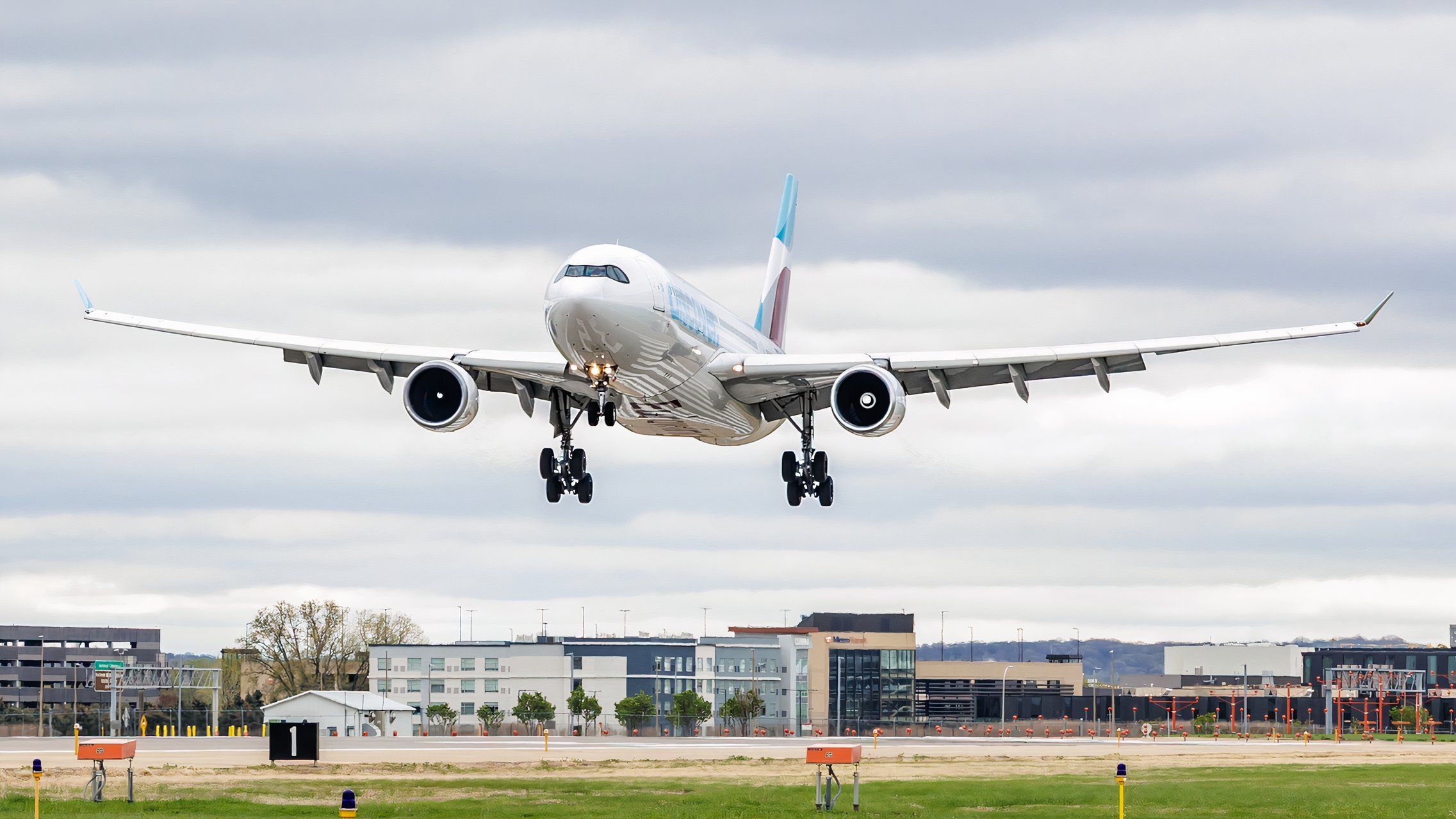 Este aeroporto dos EUA recebe os vôos Transatlantic Airbus A330 da Discover Airlines Airbus A330
