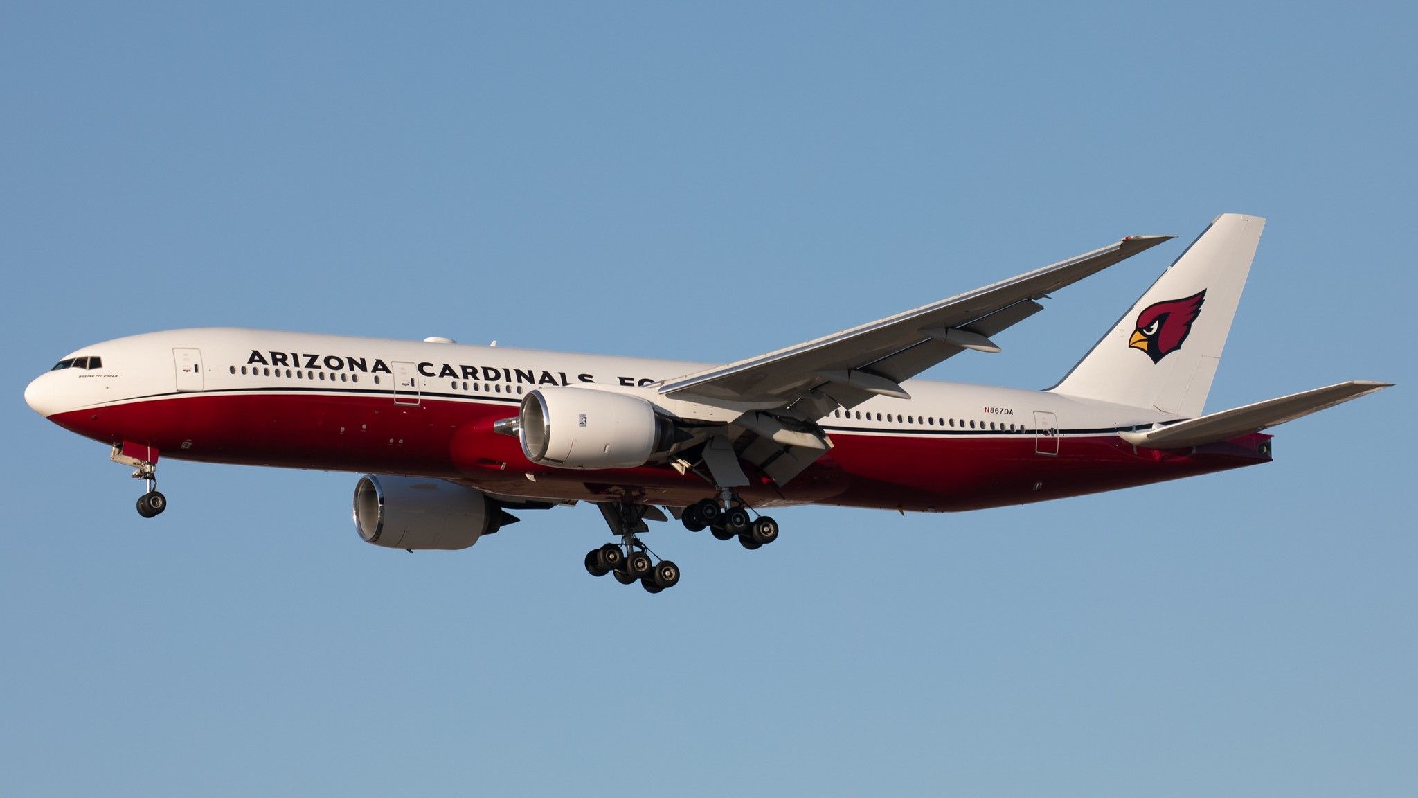 Les Cardinals de l'Arizona prêtent leur flotte Boeing 777 aux Rams de Los Angeles pour évacuer LA