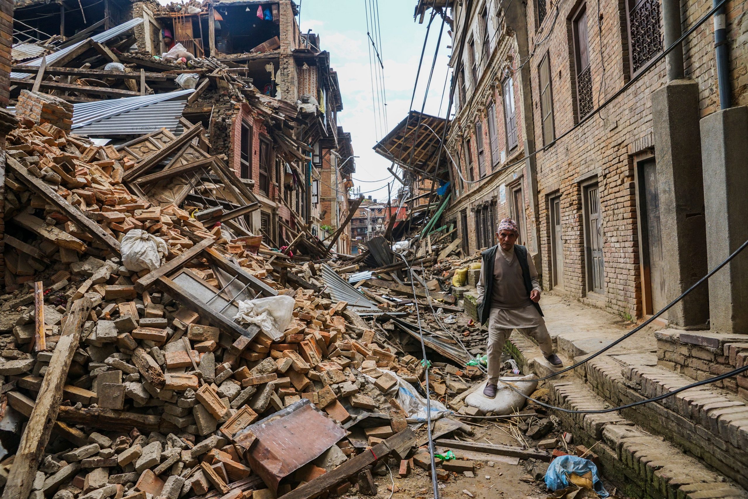 ATUALIZAÇÃO: Terremoto de magnitude 7.1 poderoso atinge o Tibete matando 126 pessoas e ferindo 188