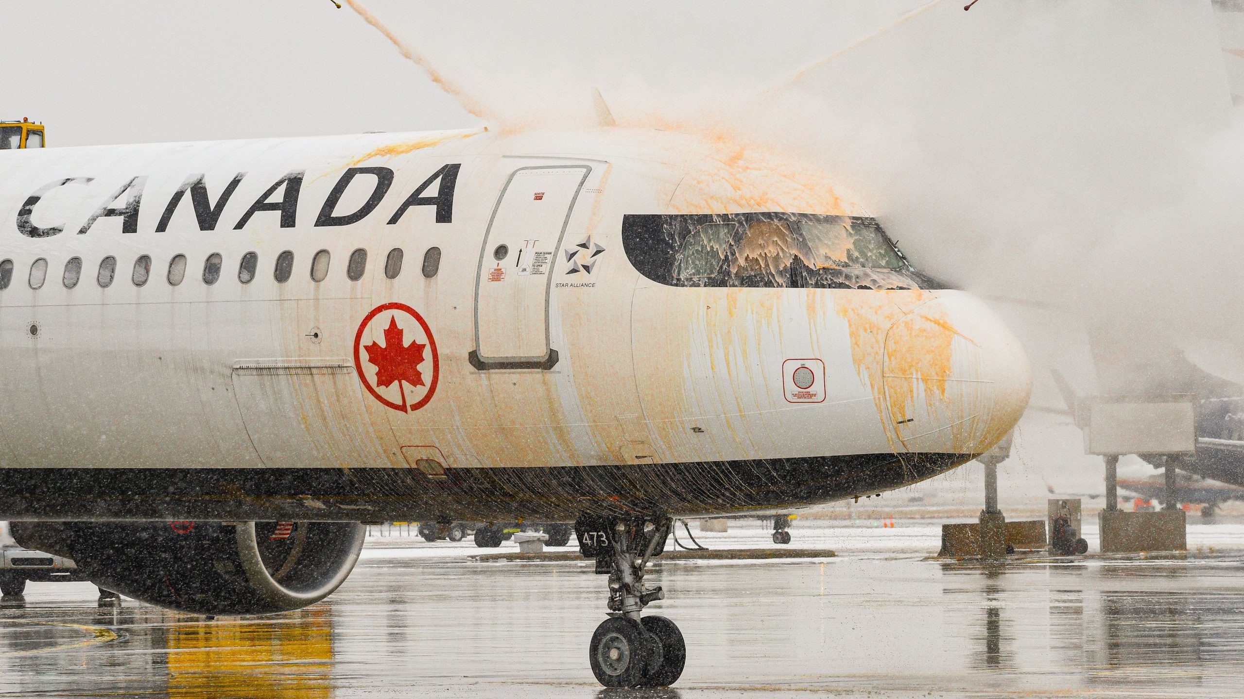 Air Canada cancela 1290 vôos em 6 dias devido a clima severo e queda em Toronto