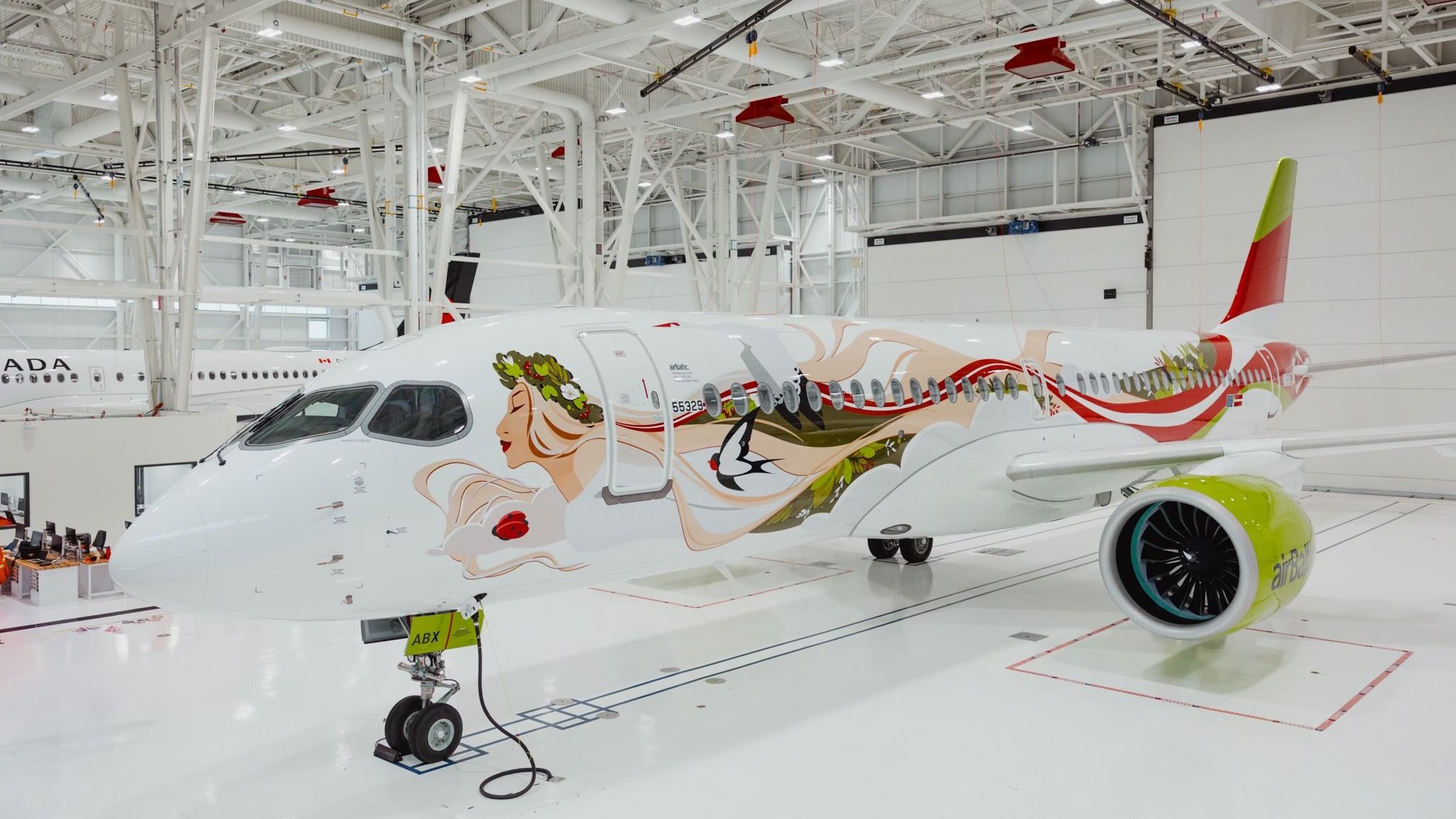 Airbaltic recebe o 50º Airbus A220-300 com decoração especial