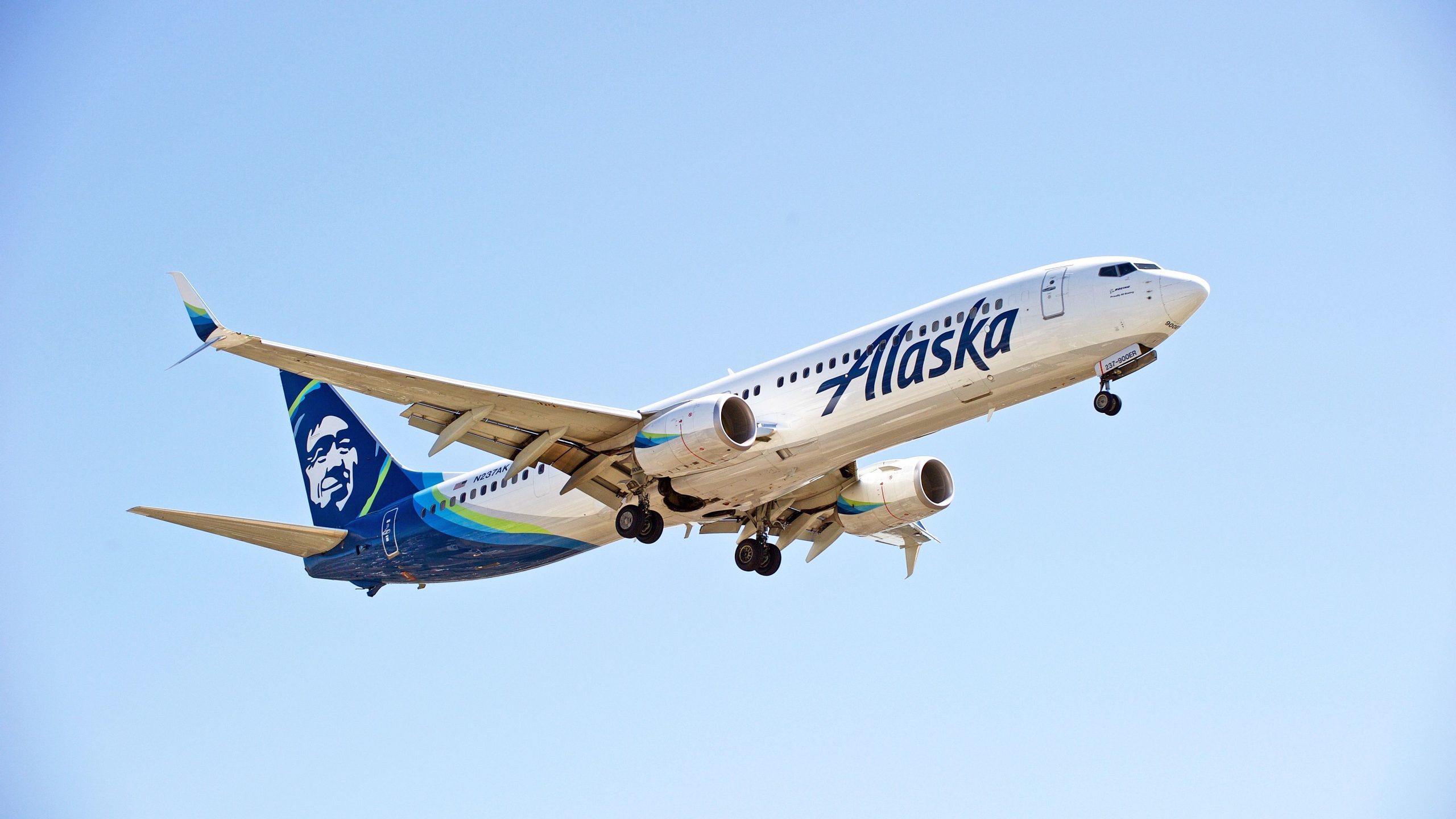 Las nuevas rutas de Alaska Airlines incluyen el posible reemplazo de Hawaiian Airlines