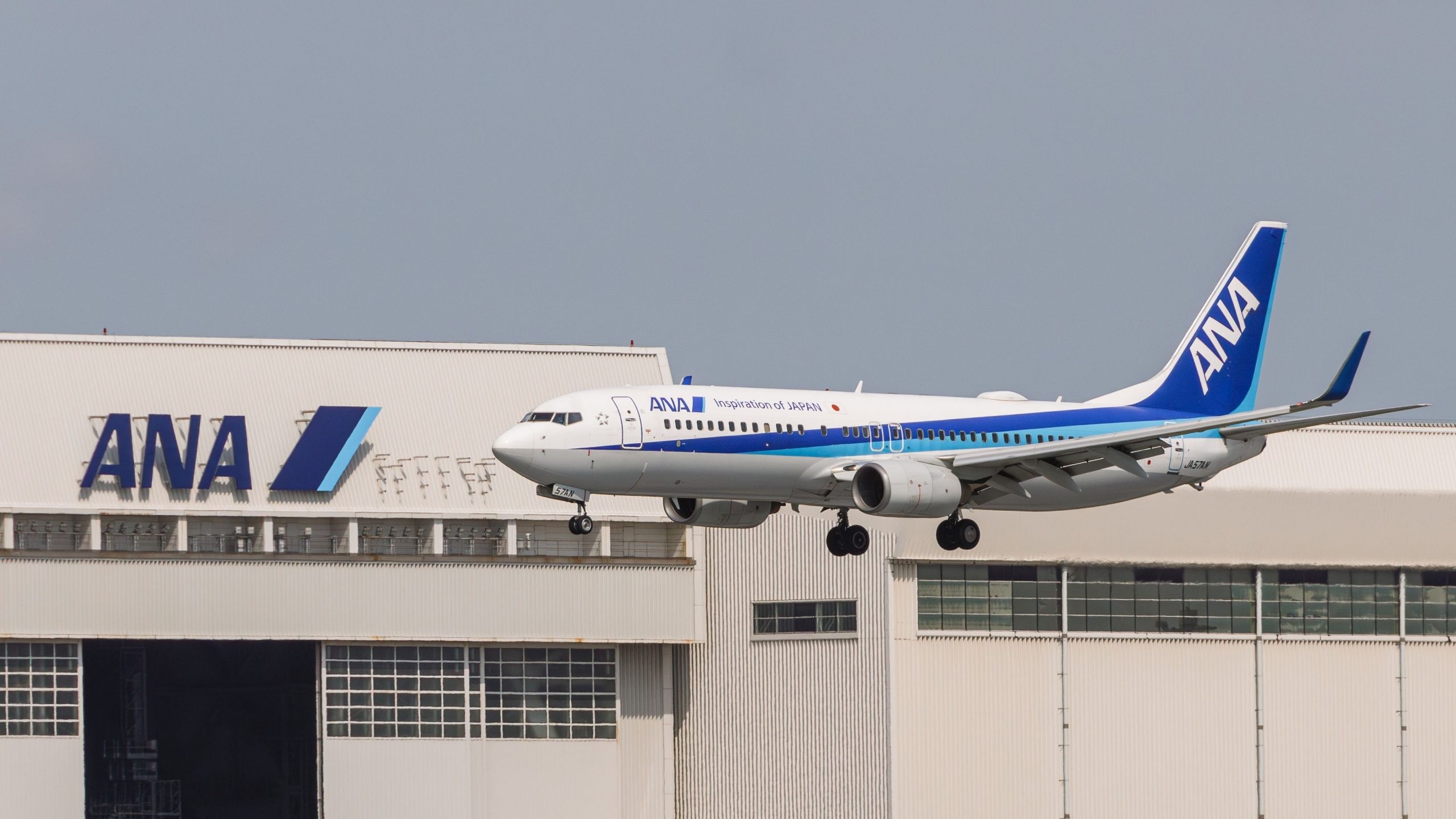 Ana Boeing 737 lance une descente d'urgence après la perte de pression de la cabine