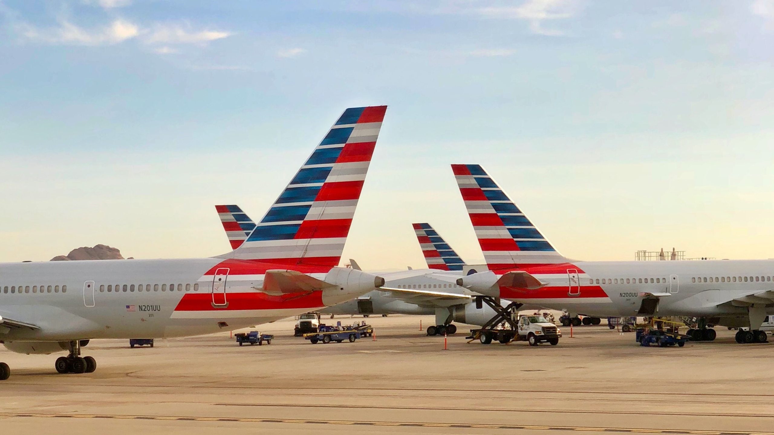 A família processa a American Airlines por supostamente deixar de salvar o passageiro que morreu de um ataque cardíaco a bordo