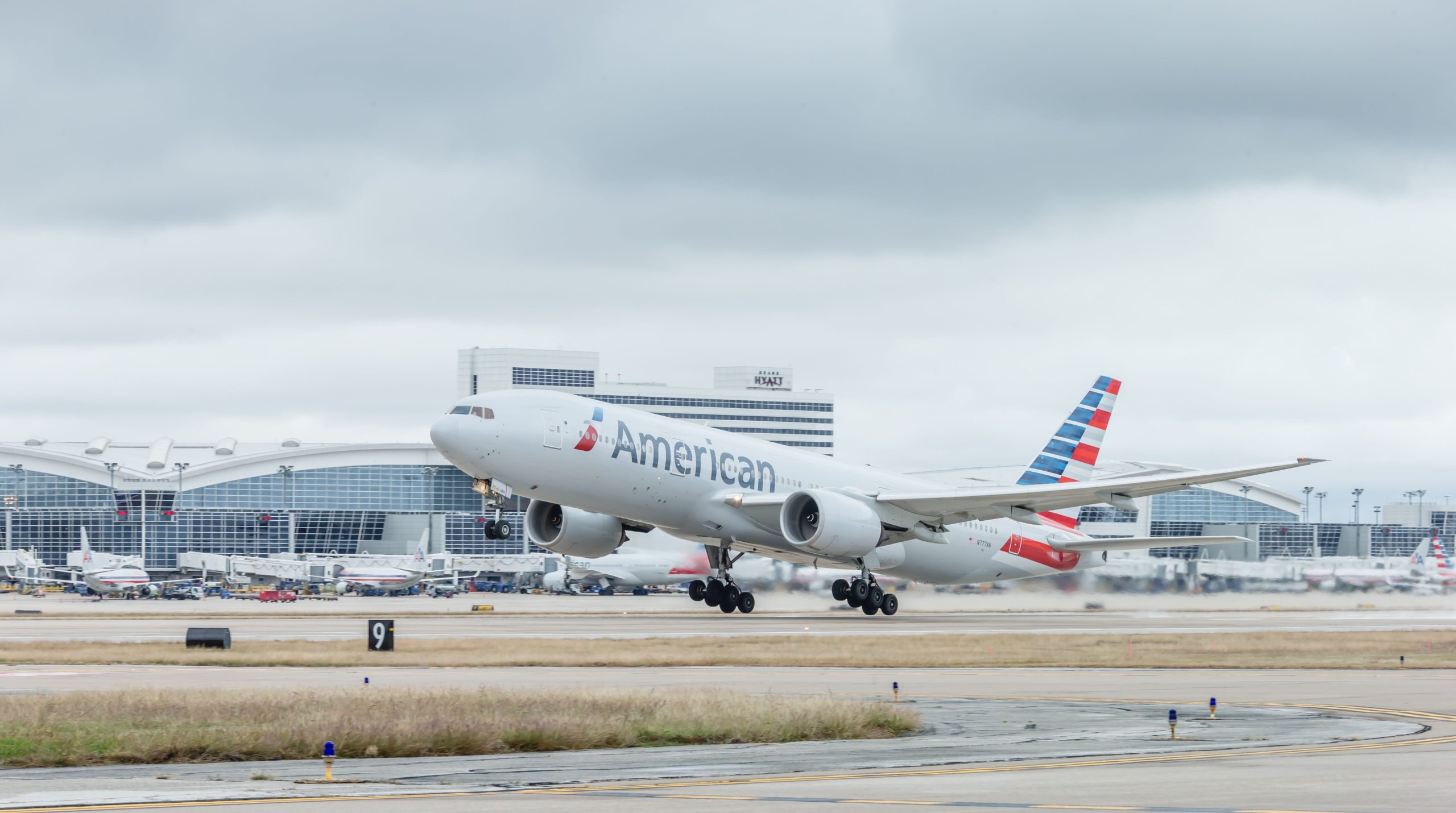 American Airlines reflete sobre 50 anos de operações na DFW