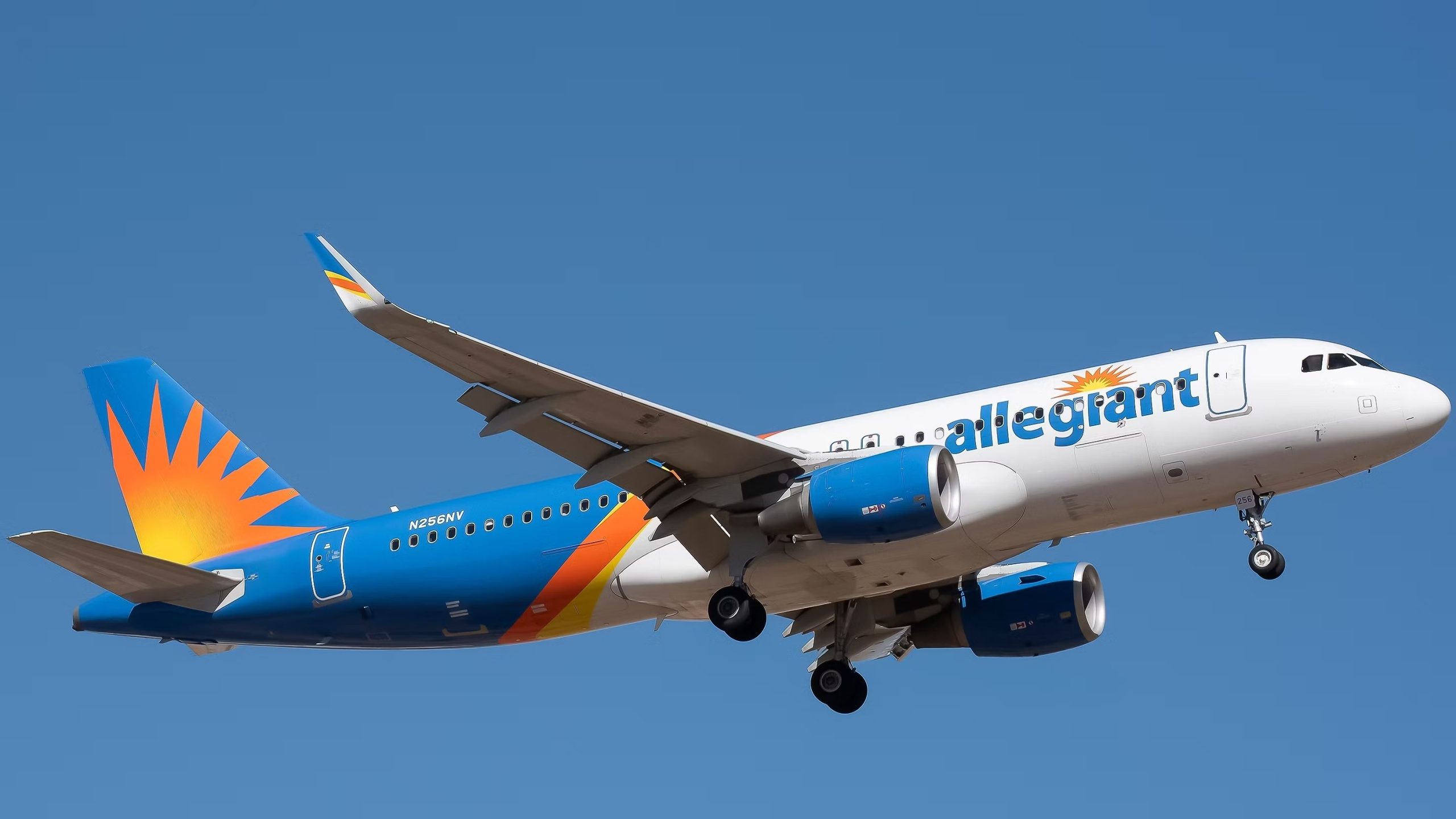 Allegiant Airbus A320 retorna a Phoenix após o golpe de pássaro do motor duplo