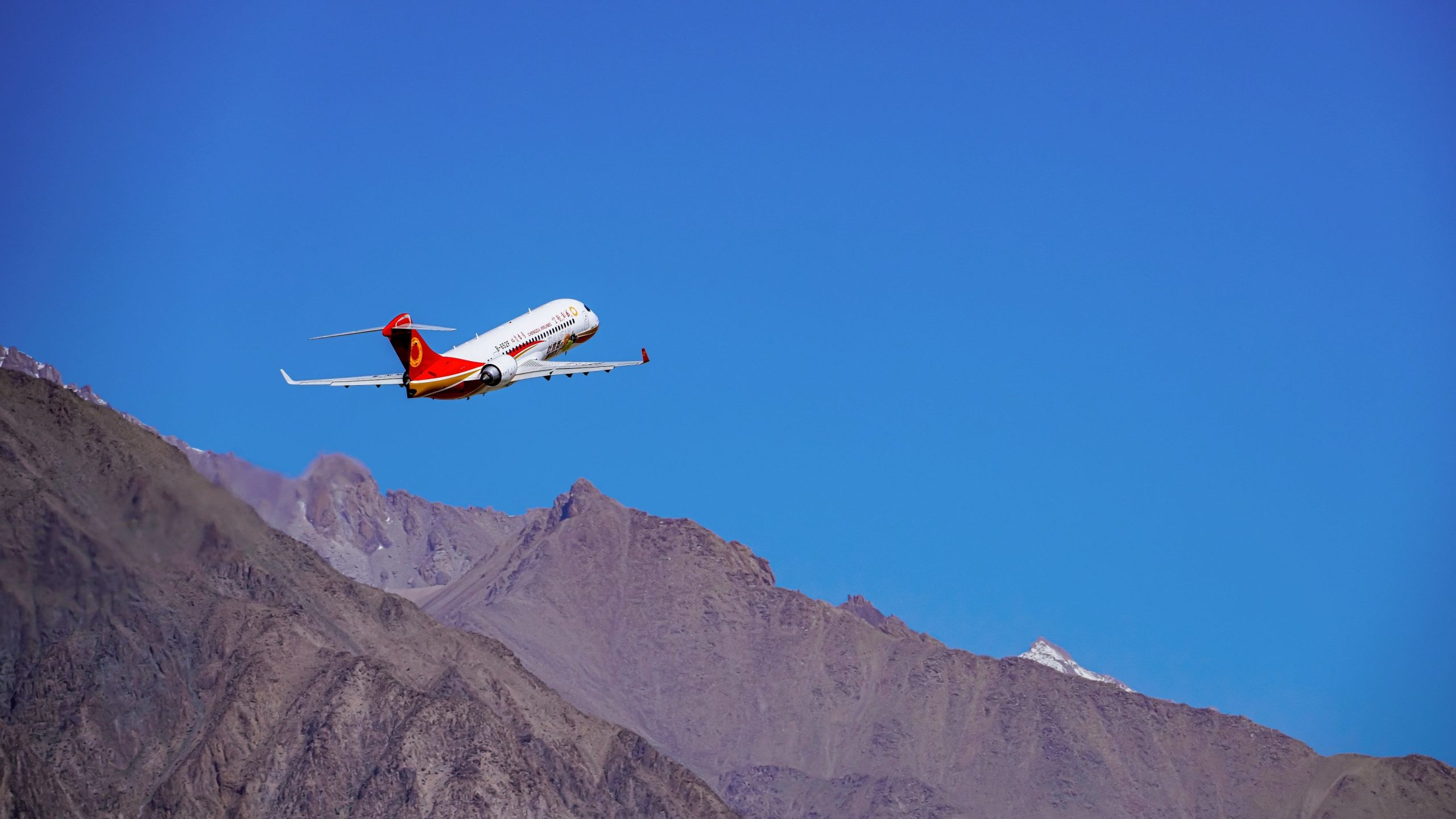 ARJ21 atteint un jalon avec la première route à haute altitude en Chine