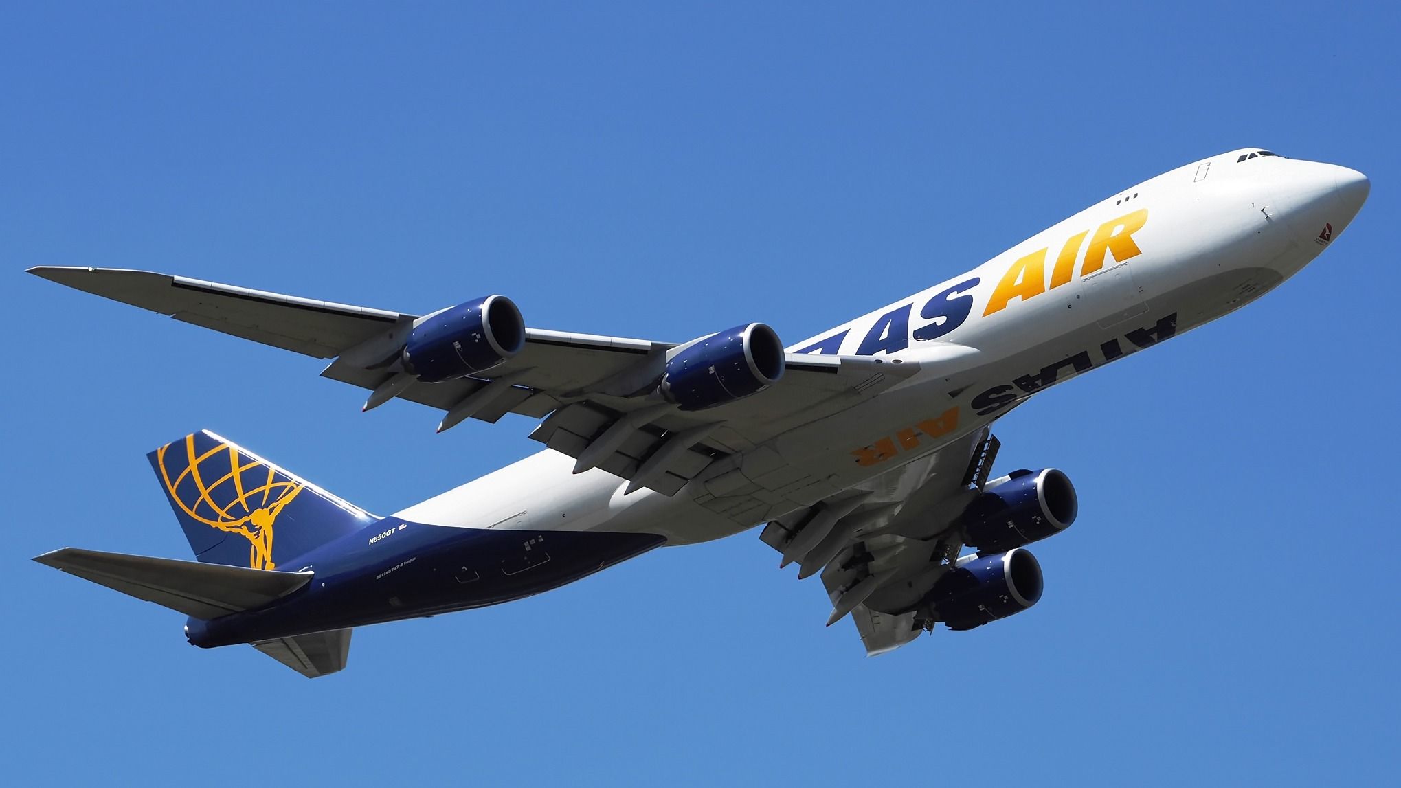Atlas Air Boeing 747-8 revient à Miami après les flammes vues du moteur