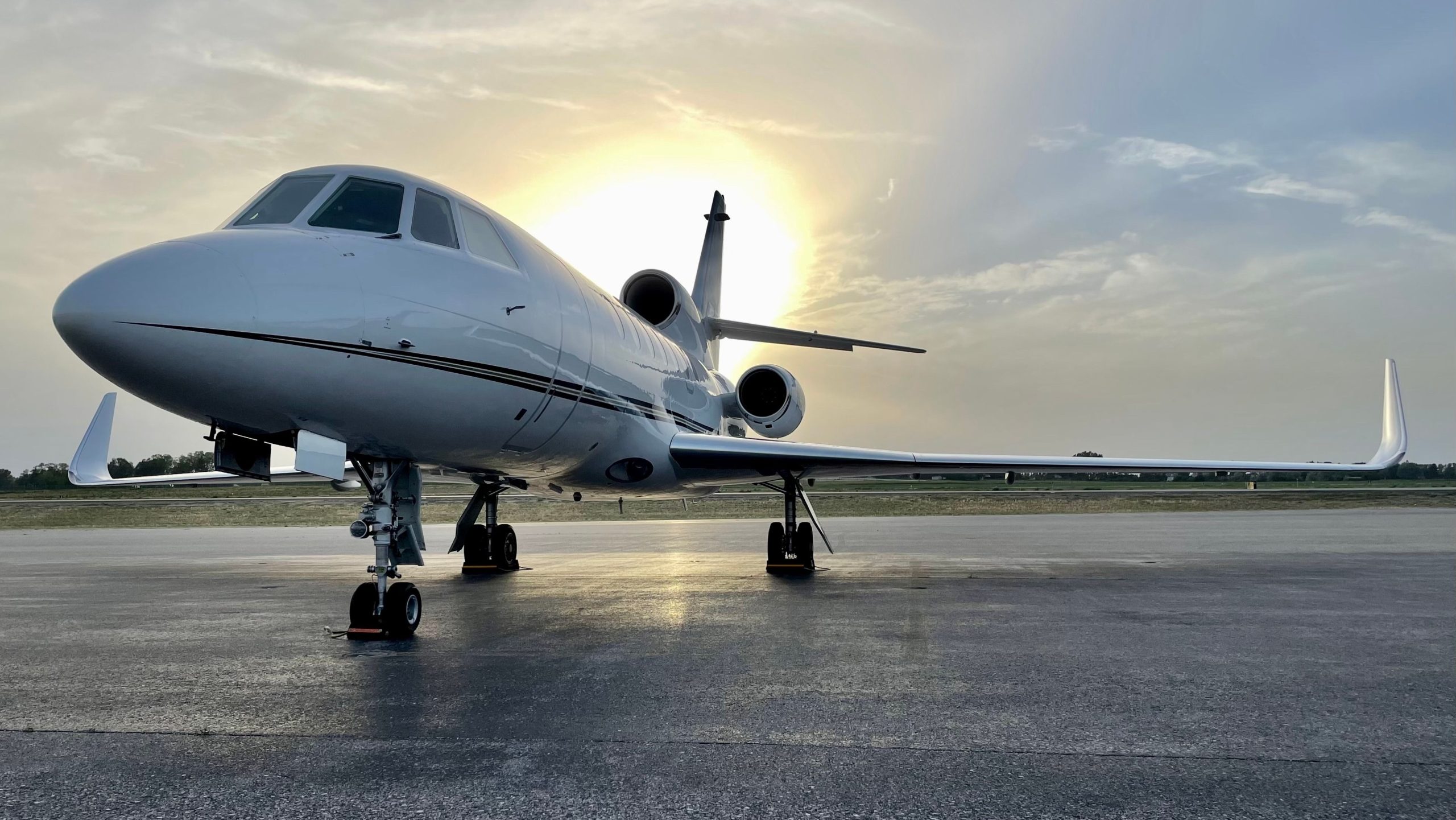 Dassault Aviation ve que las ventas de jet privadas faltan a medida que Falcon entrega un 25%