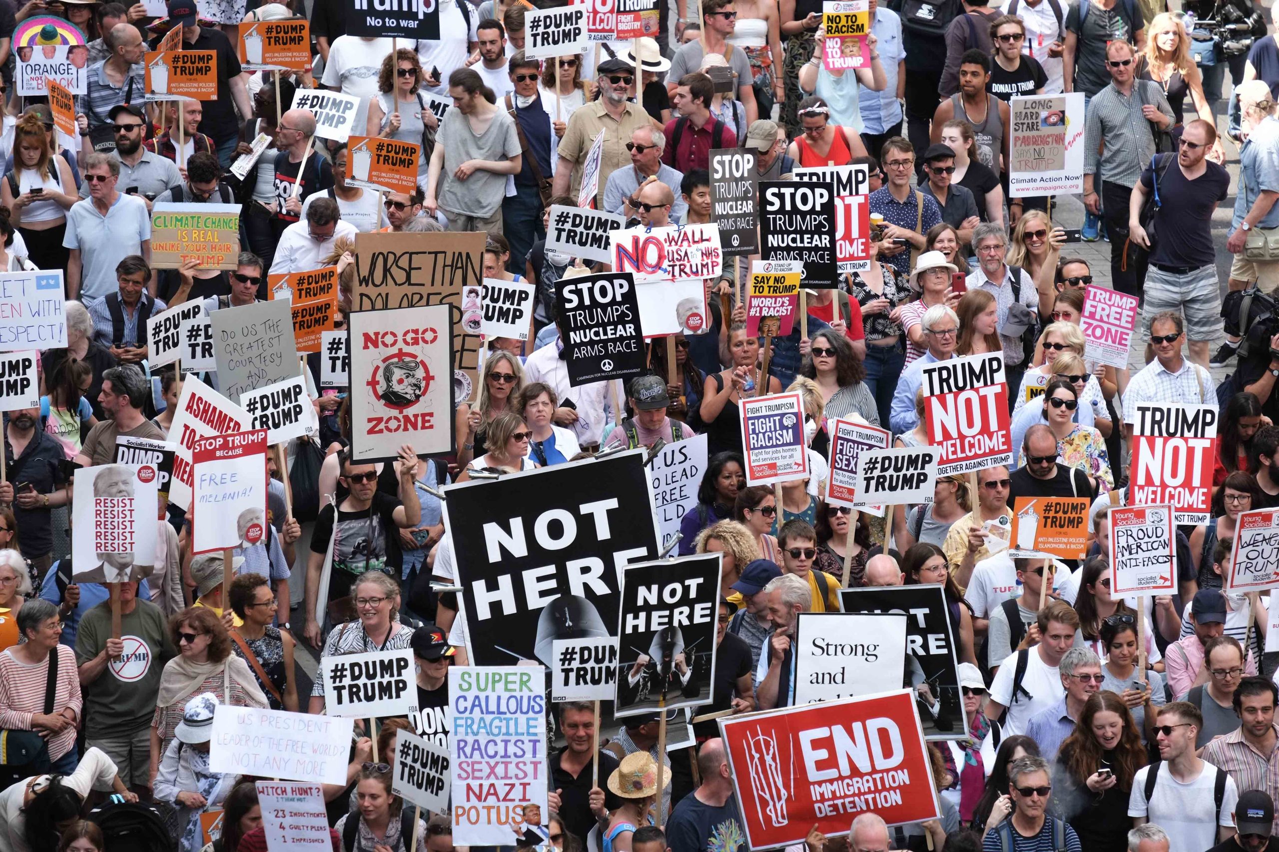 Sin precedentes "¡Manos fuera!" Las protestas en todo Estados Unidos y el mundo el sábado causan interrupciones generalizadas