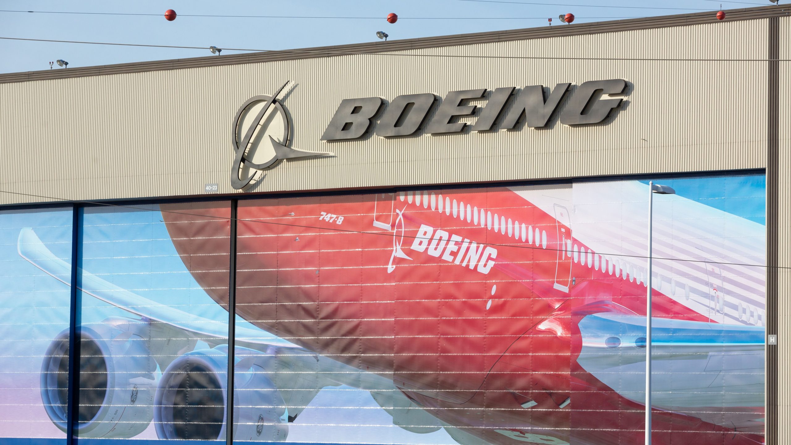 Boeing à un carrefour: les pertes et la craquet en espèces avec une décision de grève suspendue dans la solde