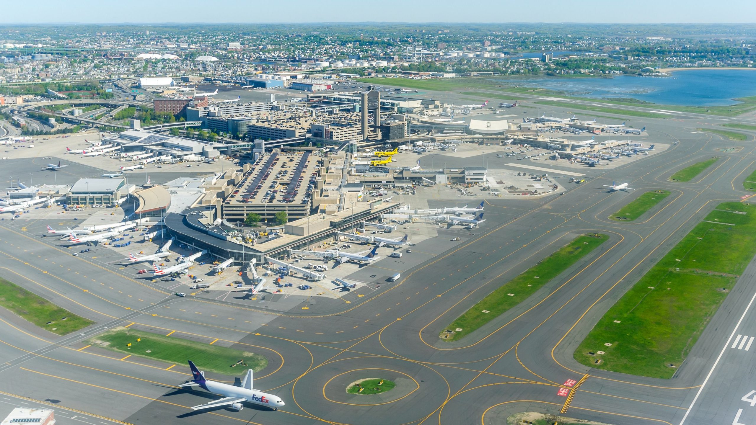 FAA per indagare sulla collisione all'aeroporto di Boston Logan tra JetBlue Tug e Cape Air Plane