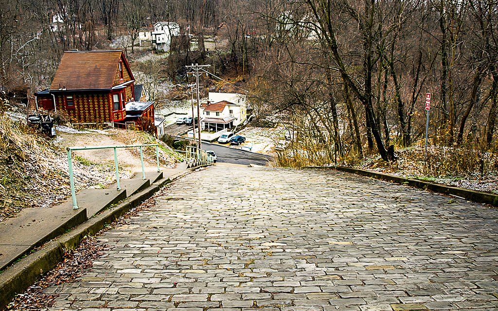 Cette ville a une rue conduisable la plus raide des États-Unis, mais il est illégal de le conduire