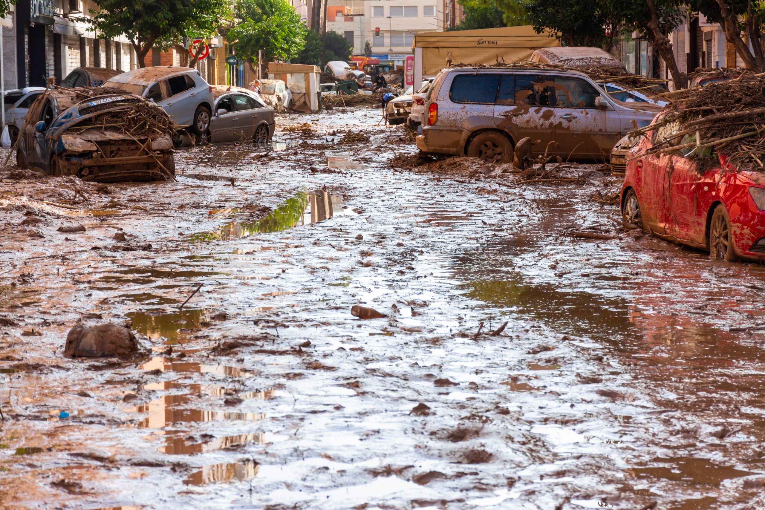 España: las inundaciones repentinas golpean el popular destino turístico de Gran Canaria que barre los autos llenos de pasajeros al mar