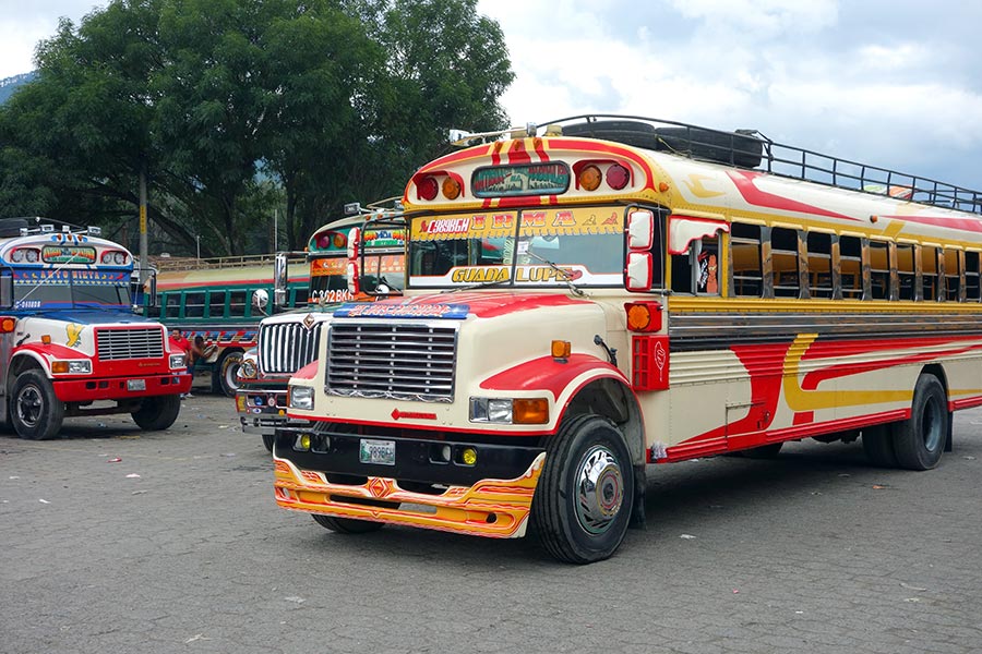 Los mágicos autobuses de pollo en Guatemala