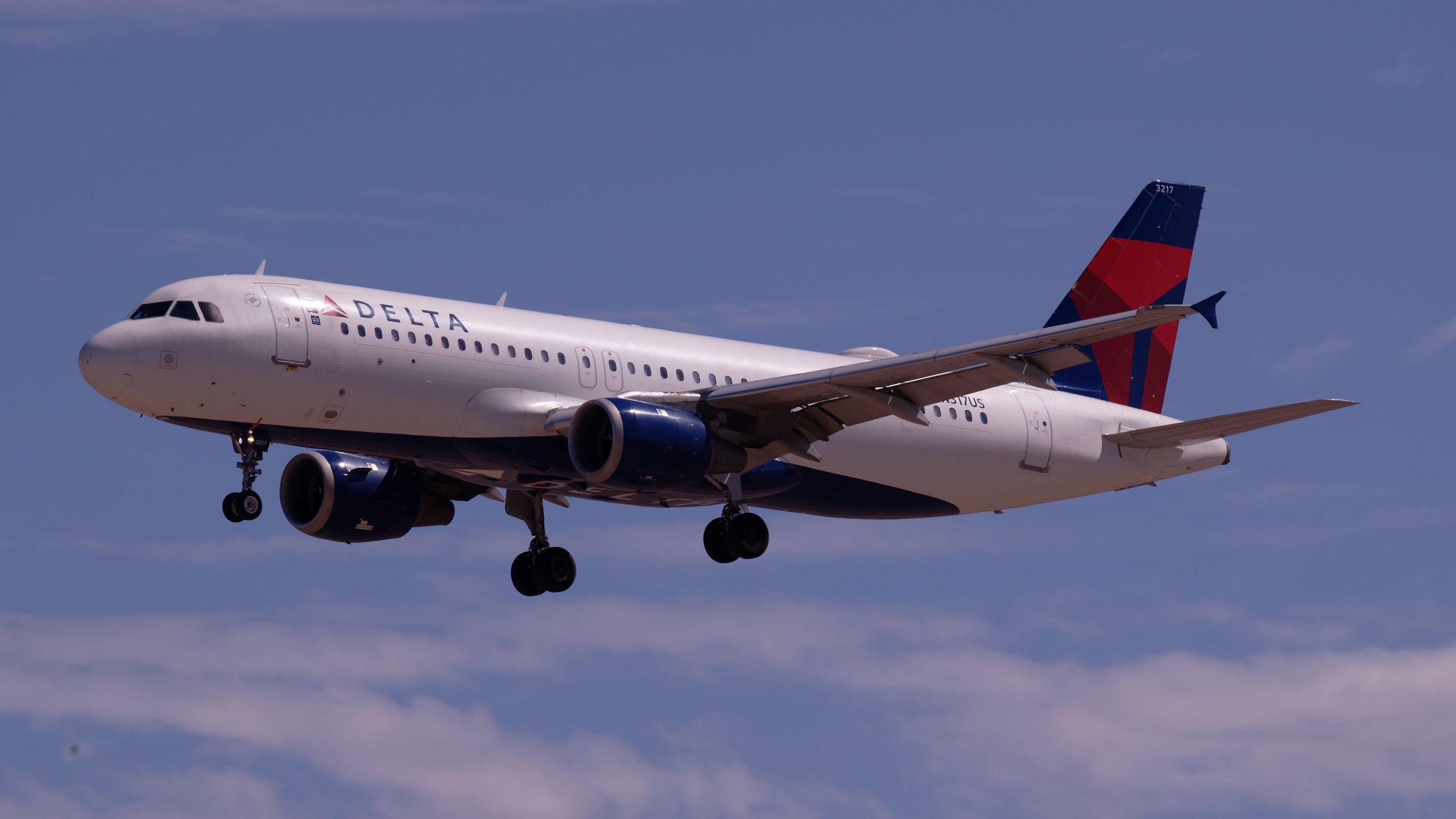 Delta Air Lines Airbus A320 revient à San Antonio Reporting Engine Fire Avertissement