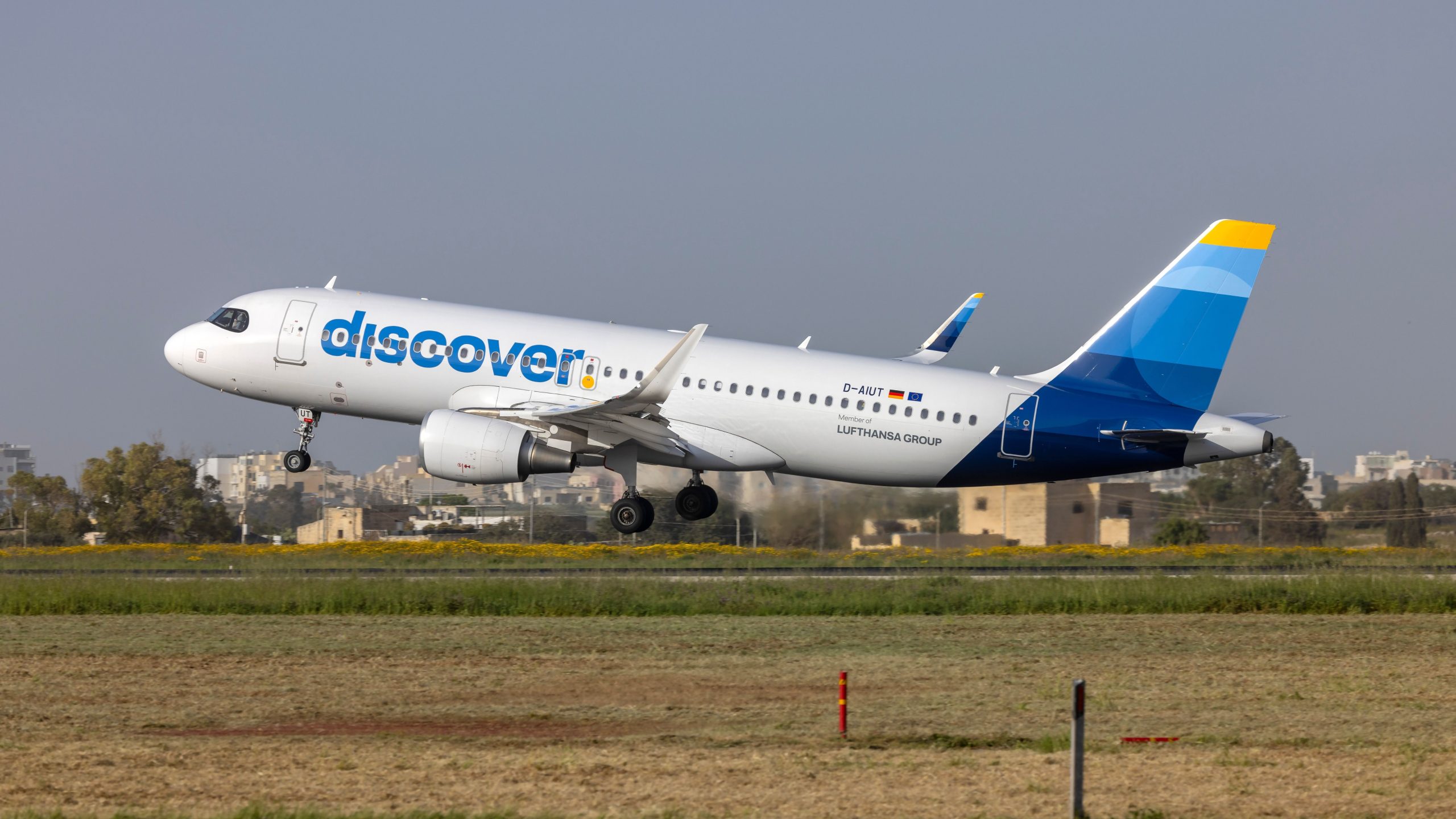 El transportista de ocio del Grupo de Lufthansa Discover Pilots &amp; Flight Attots y los auxiliares de las aerolíneas atacan