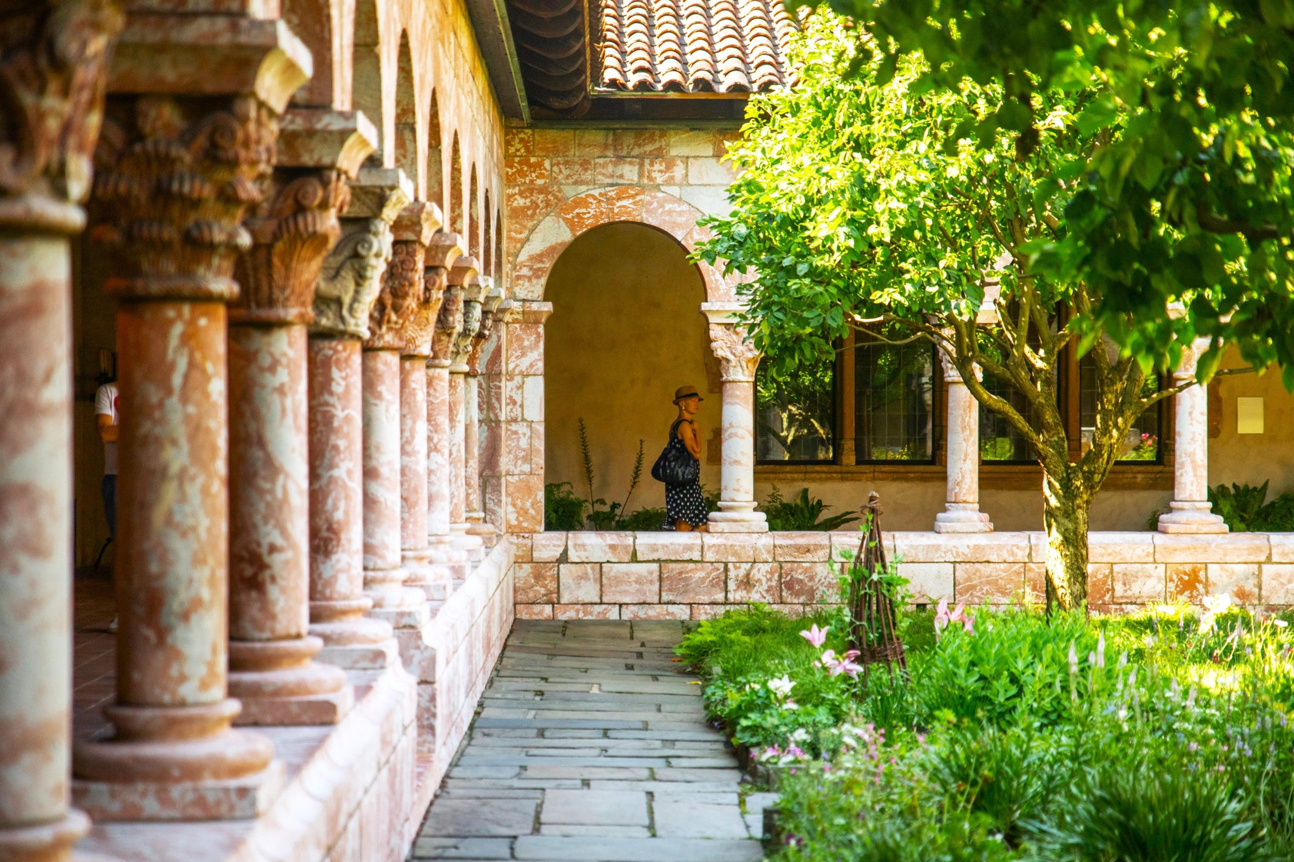 Os "claustros" da cidade de Nova York são um belo local medieval que parece teletransportado da Europa