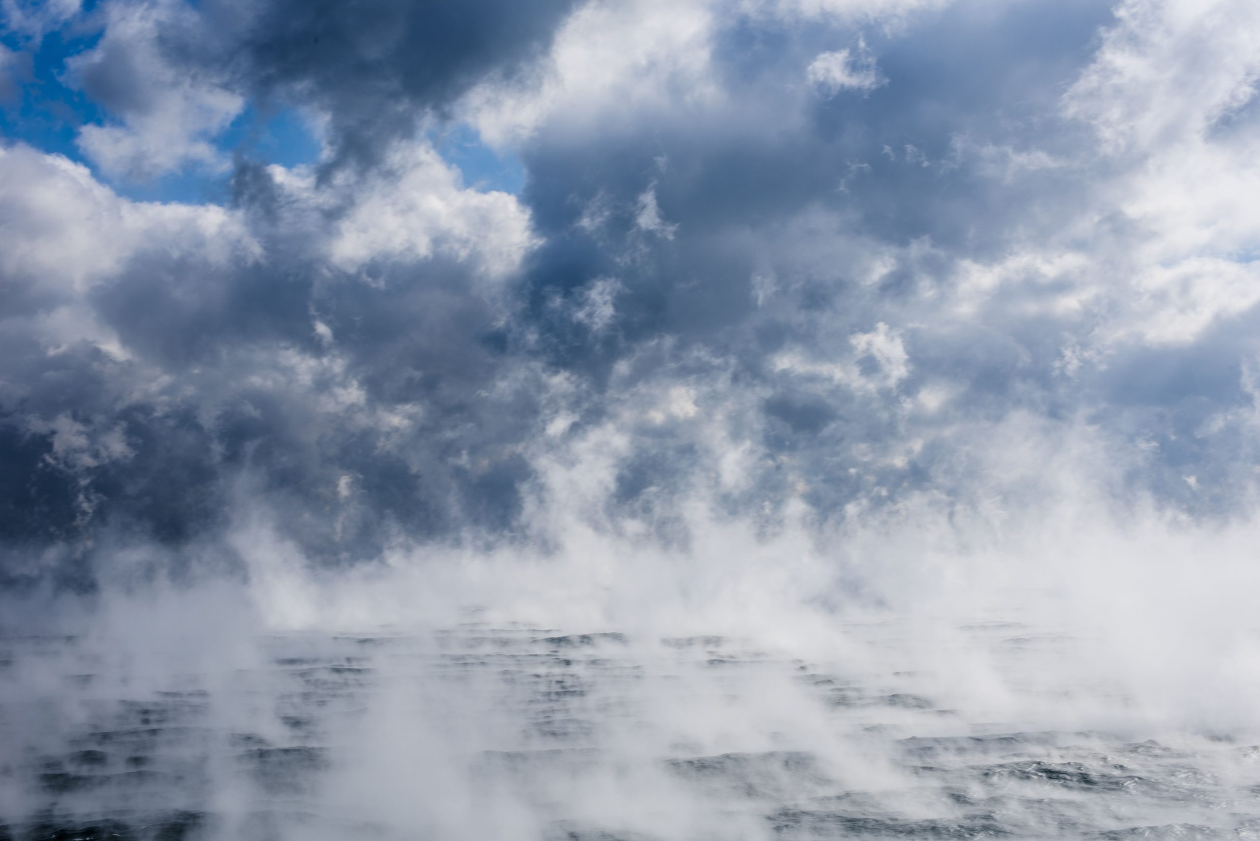 Cette étrange mer ne touche pas le littoral