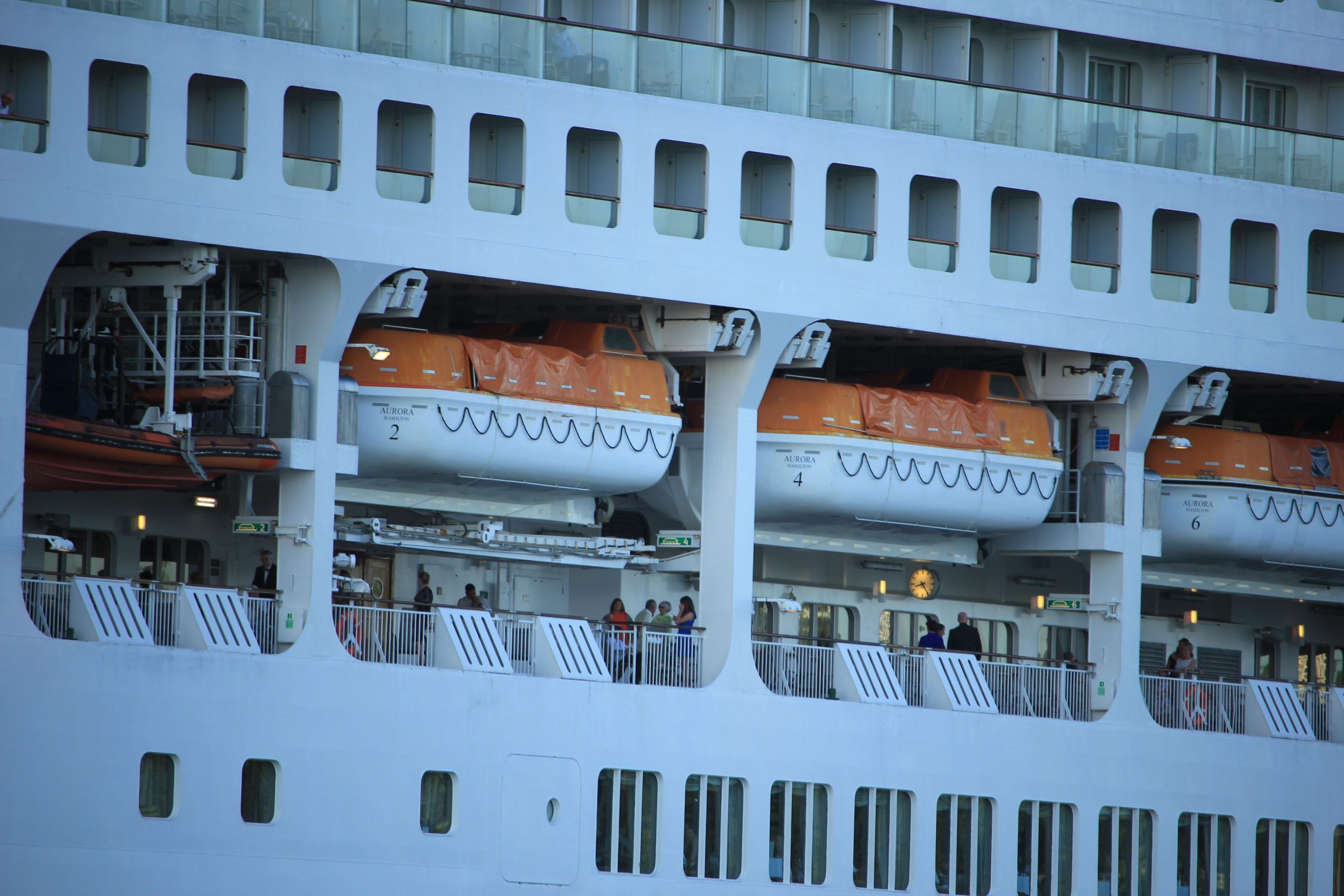 Les membres d'équipage de P&amp;O Cruises sont «extrêmement apologétiques» sur le cône de neige en train de la garde-robe