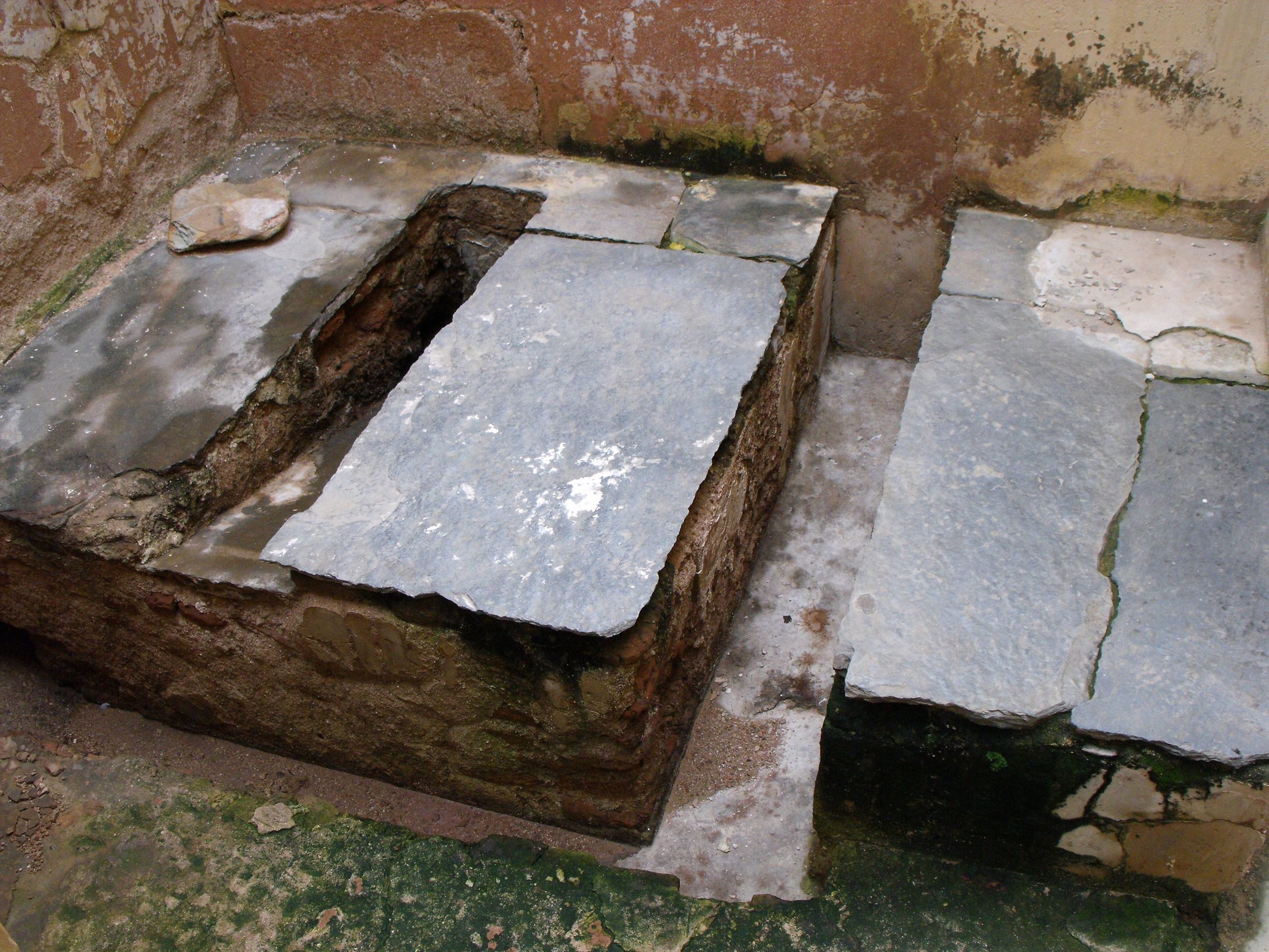 Toilet Flush, de 1.300 anos, descoberto no antigo palácio coreano