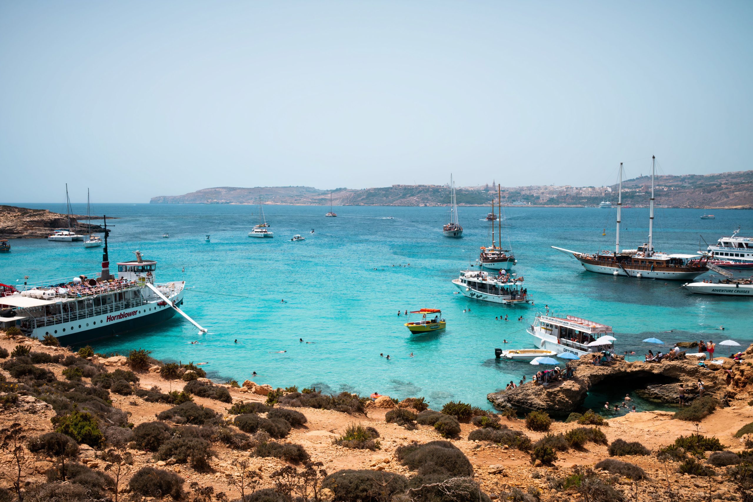 Les habitants en colère comme l'une des îles les plus paisibles d'Europe sont envahies par 10 000 touristes par jour