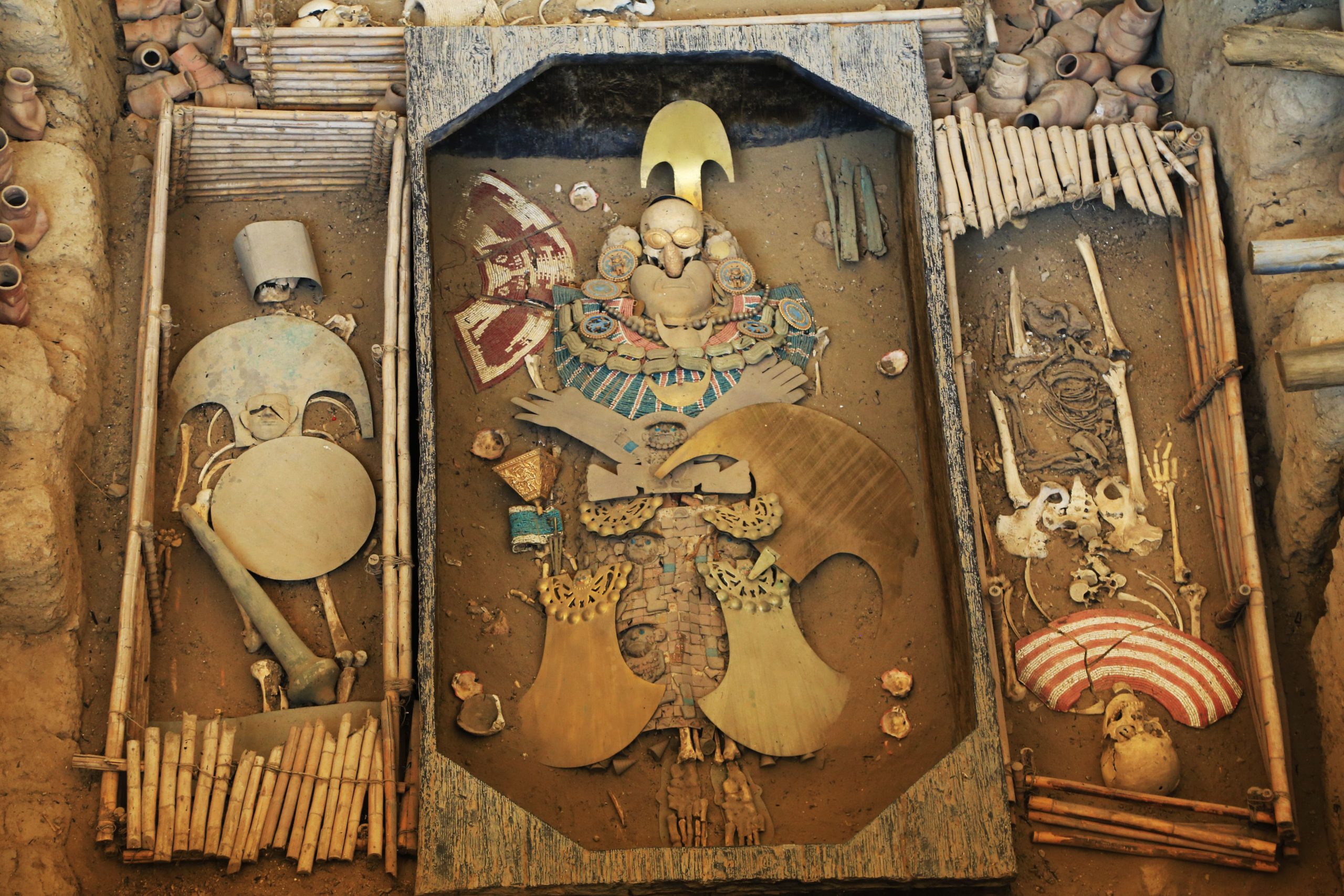 El estudio revela un sacrificio sin precedentes cuando su hijo estranguló junto a padre en la tumba peruana de 1.500 años de antigüedad