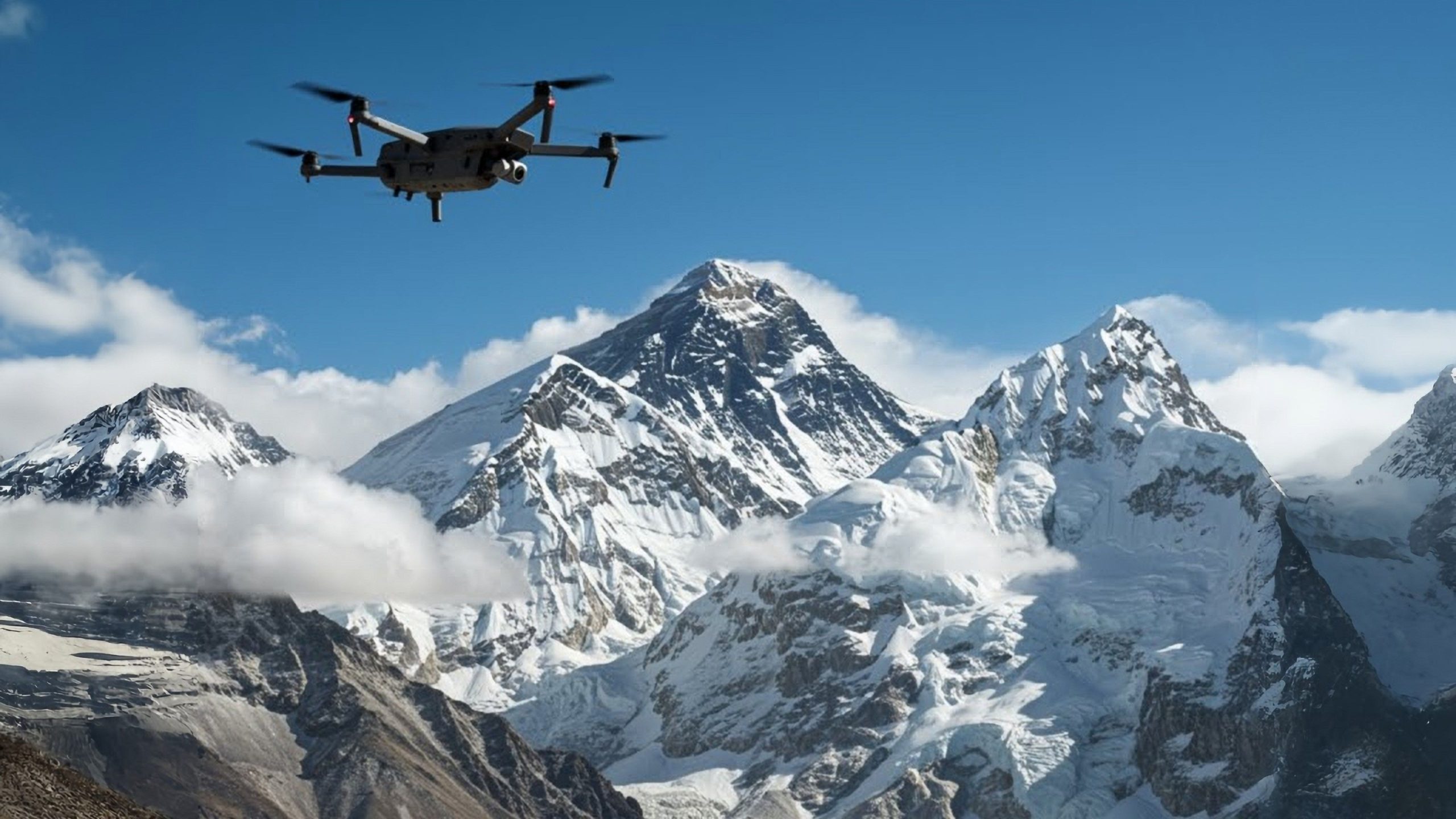 Les drones vitaux qui deviennent bientôt «une partie de l'évolution de l'escalade» changent de jeu pour les grimpeurs du mont Everest