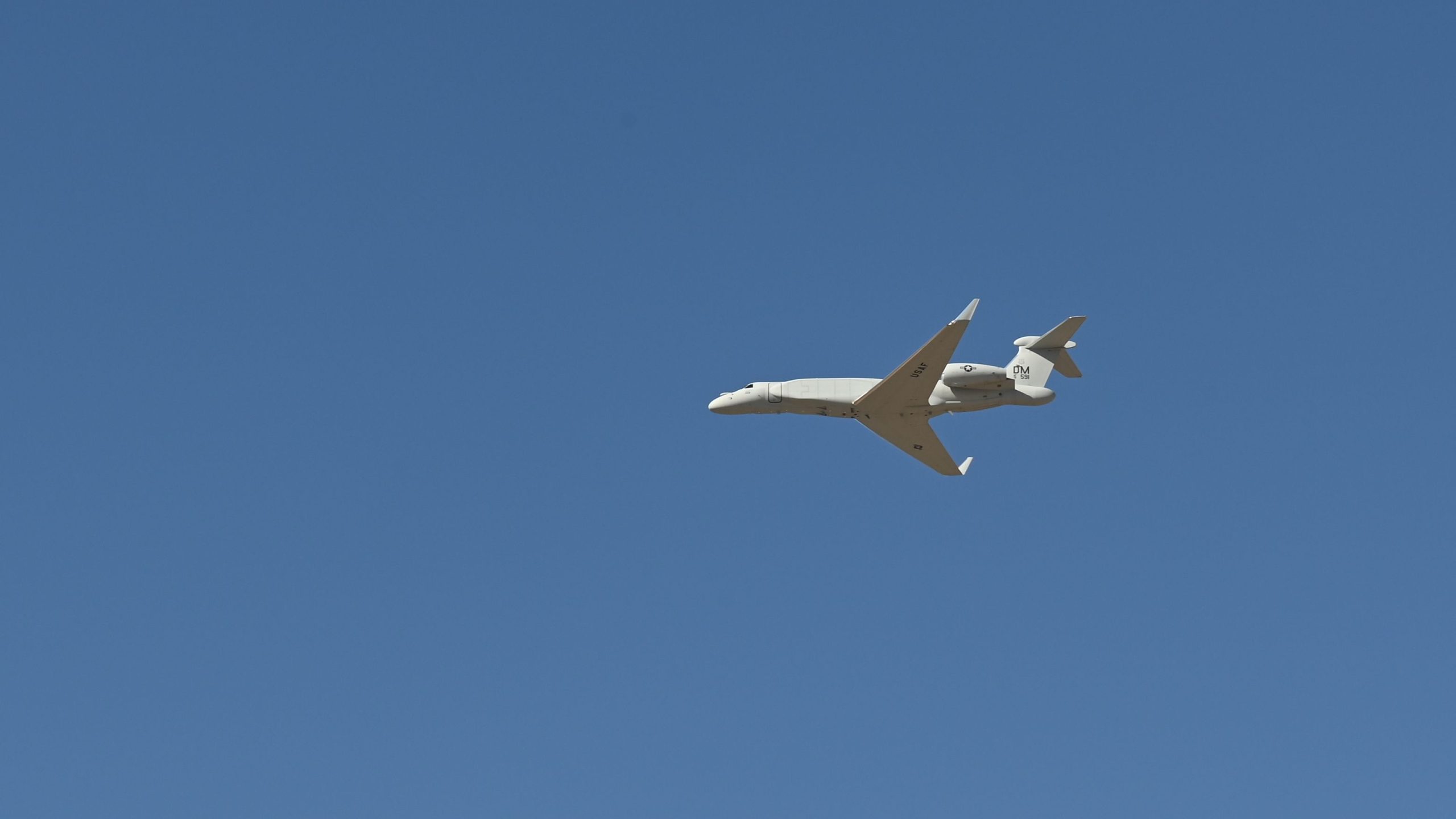 1st USAF Air Combat Command EA-37B Compass Call entregada a la Base de la Fuerza Aérea Davis-Monthan