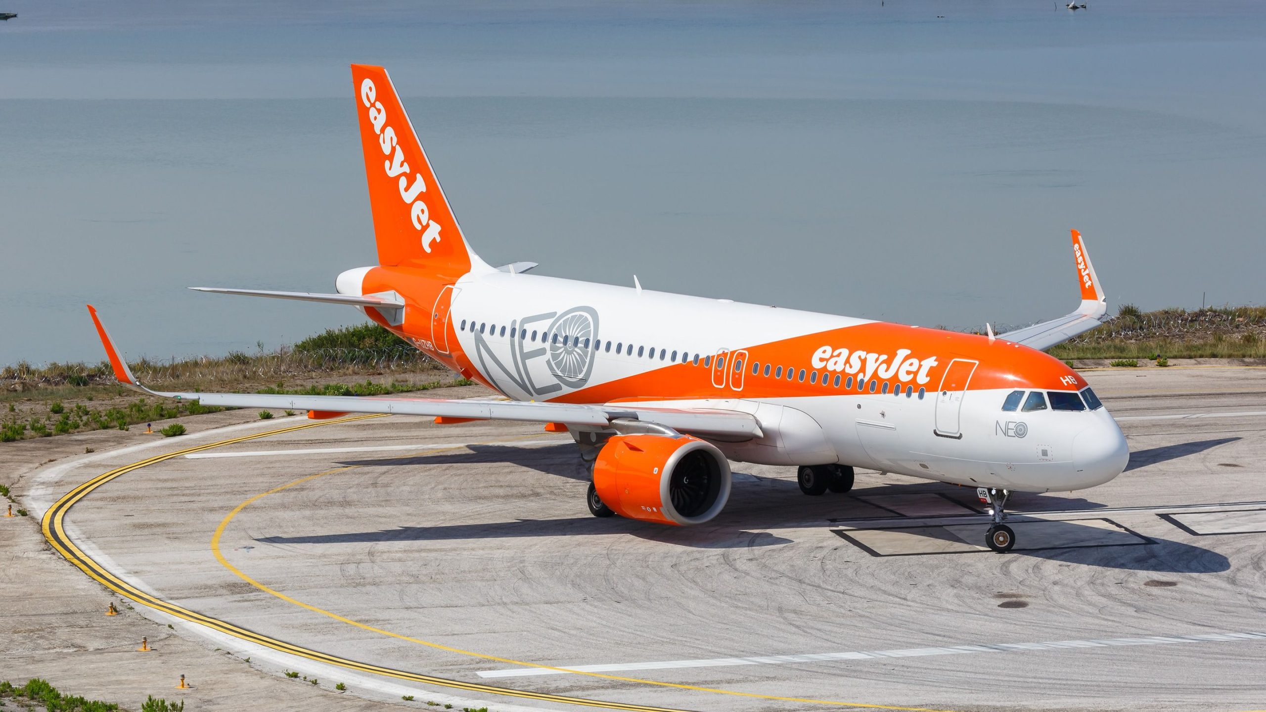 Non di nuovo: EasyJet Owners Eyes Court Case contro il proprietario di una società di pulizia del jet wash