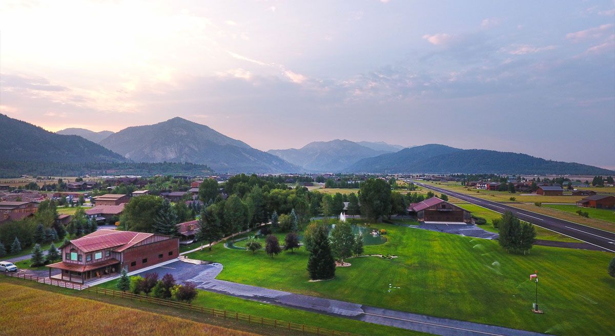 Cool: les 5 meilleures maisons superbes avec des bandes d'atterrissage en avion privé