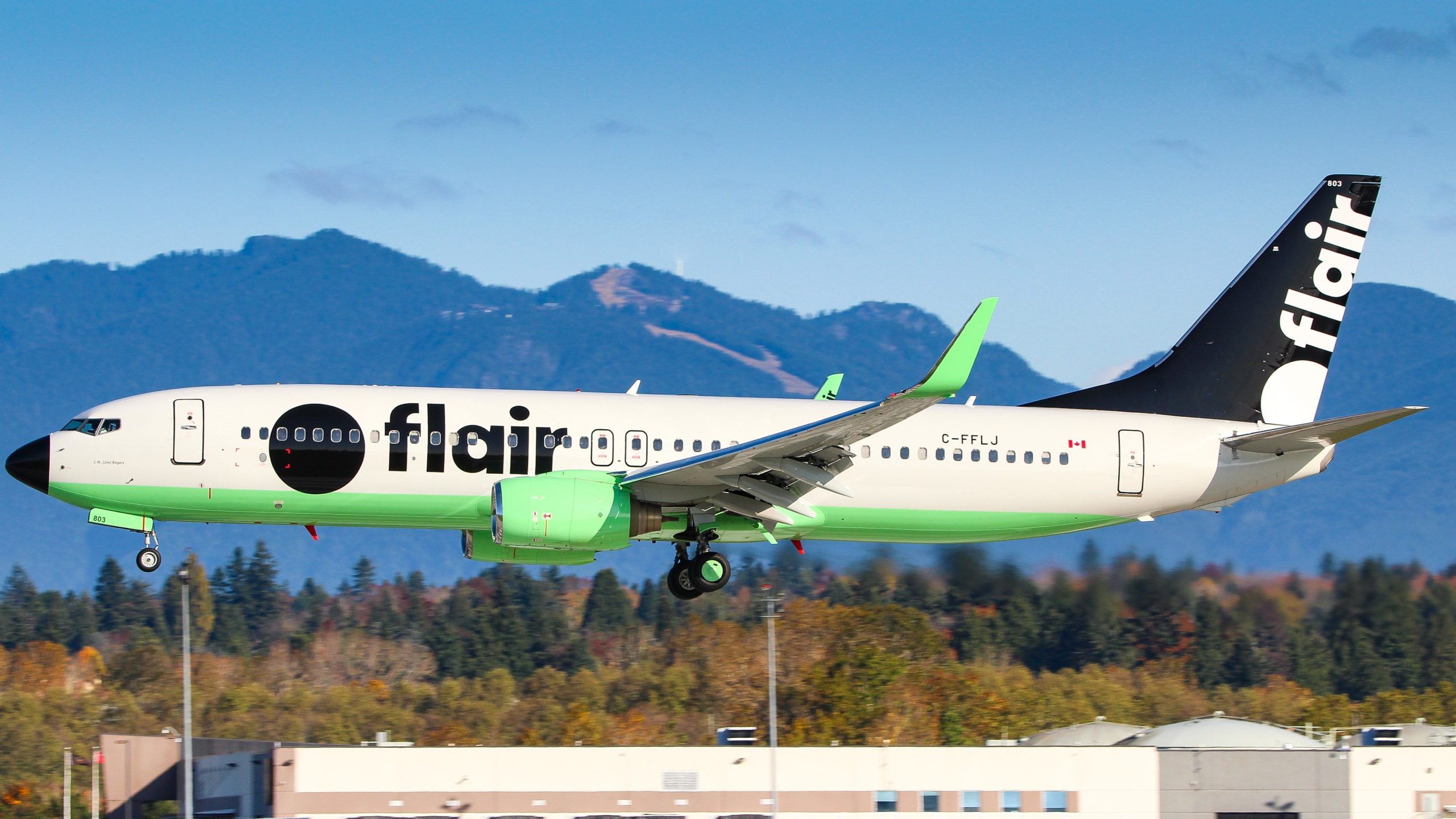 Investigadores: Flair Airlines Boeing 737-800 Overan Piadra debido al piloto agotado