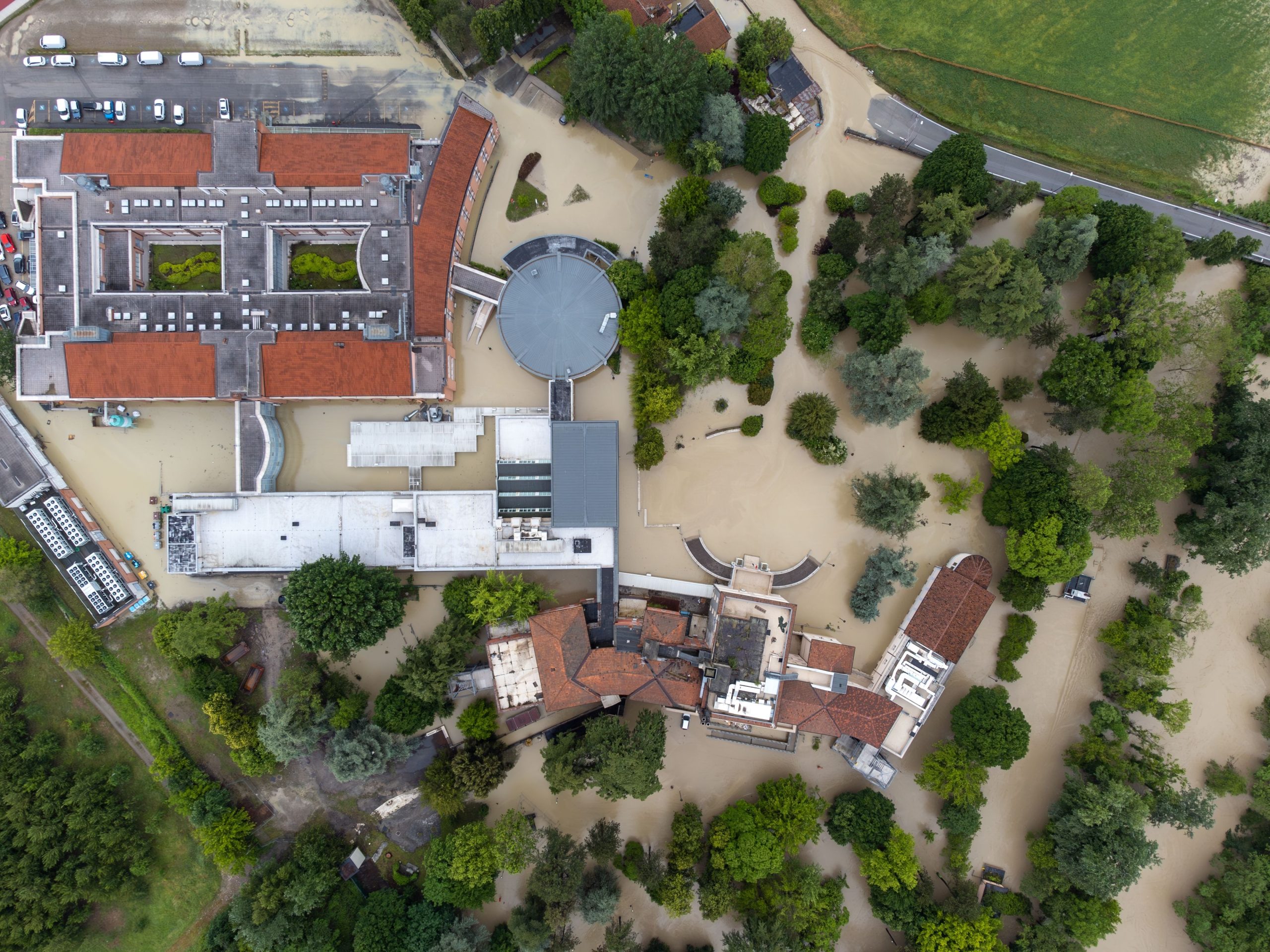 Des inondations majeures dans certaines parties de l'Italie, alors que les intempéries se sont déroulés vendredi, se poursuivant tout au long du week-end
