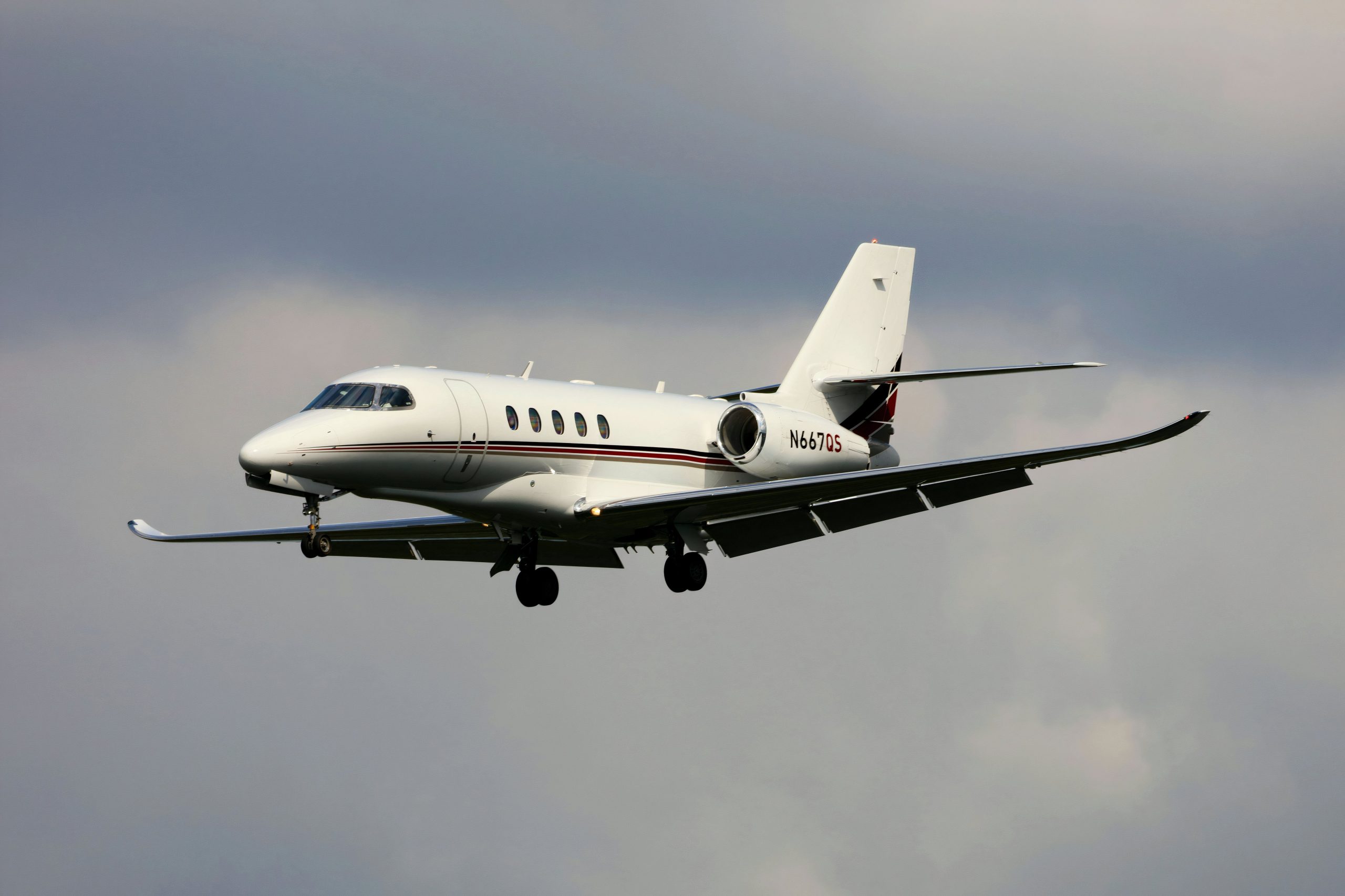 Bataille des jets de taille moyenne: comparaison de la latitude de la citation Cessna et de l'embraer Praetor 500