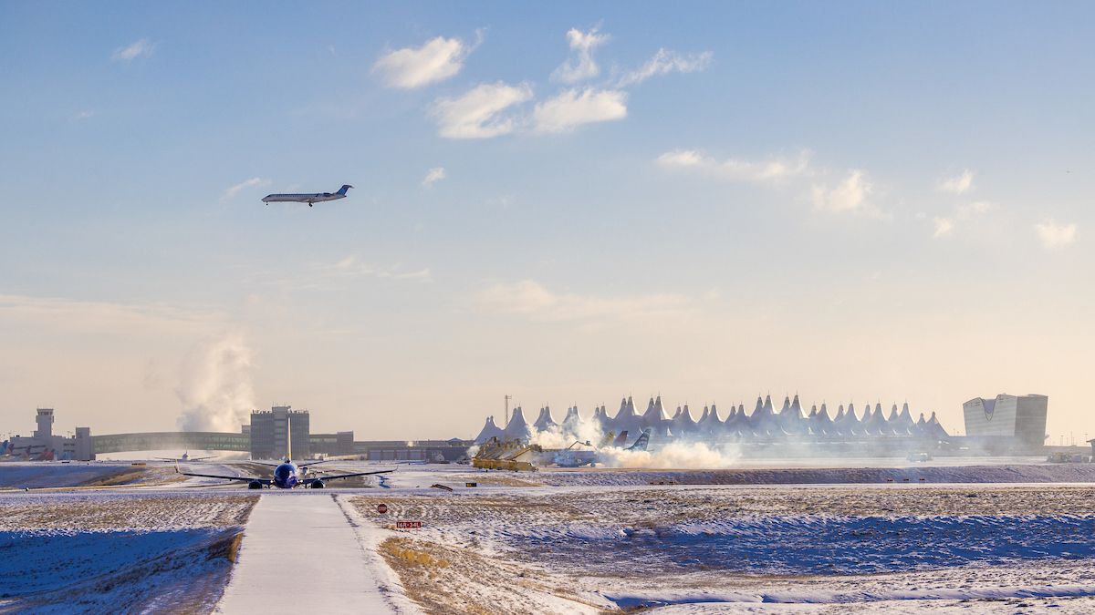 Il tempo invernale causa oltre 700 interruzioni di volo all'aeroporto internazionale di Denver
