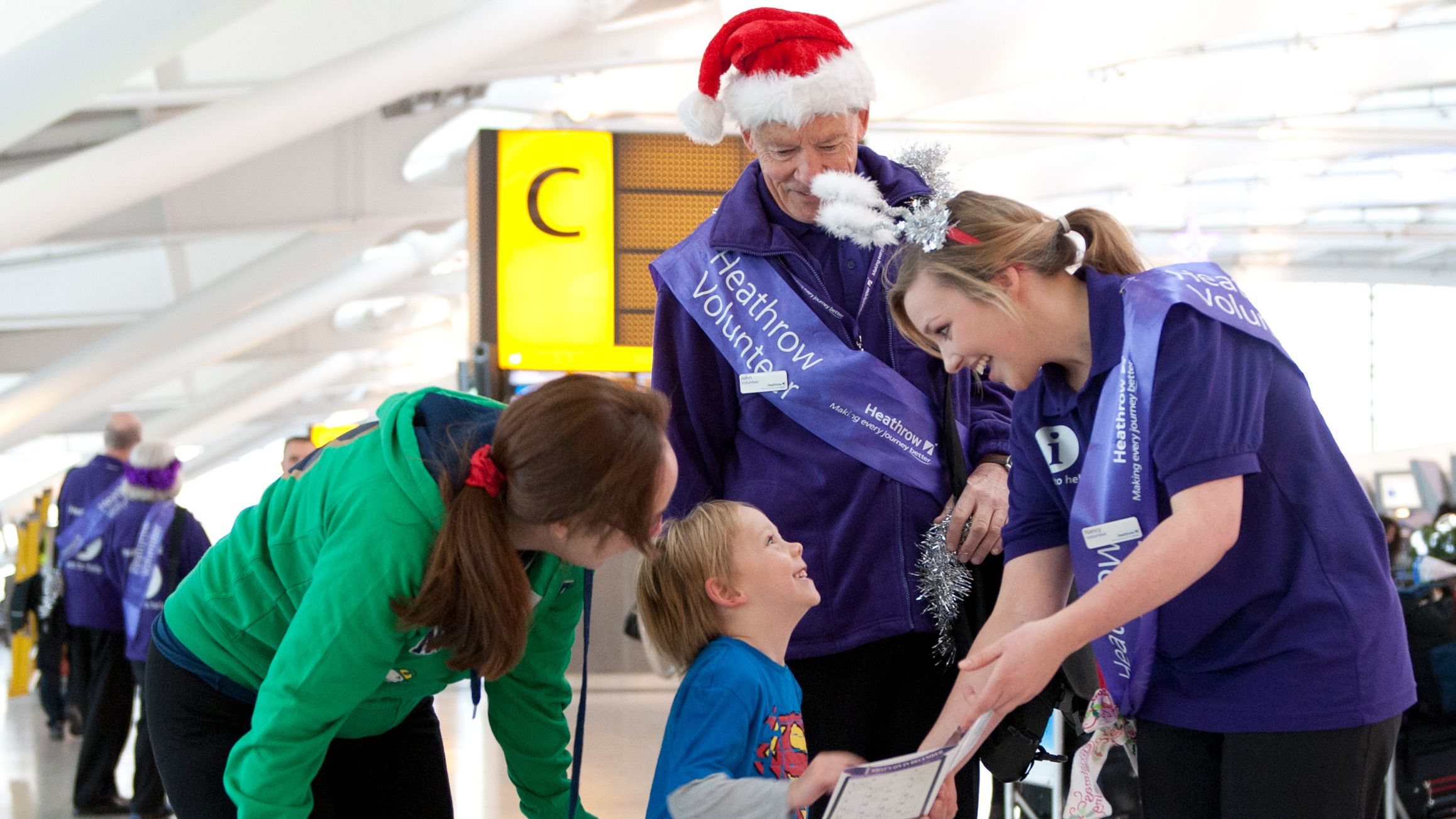 Héros méconnus: un bref guide des programmes de bénévoles de l'aéroport