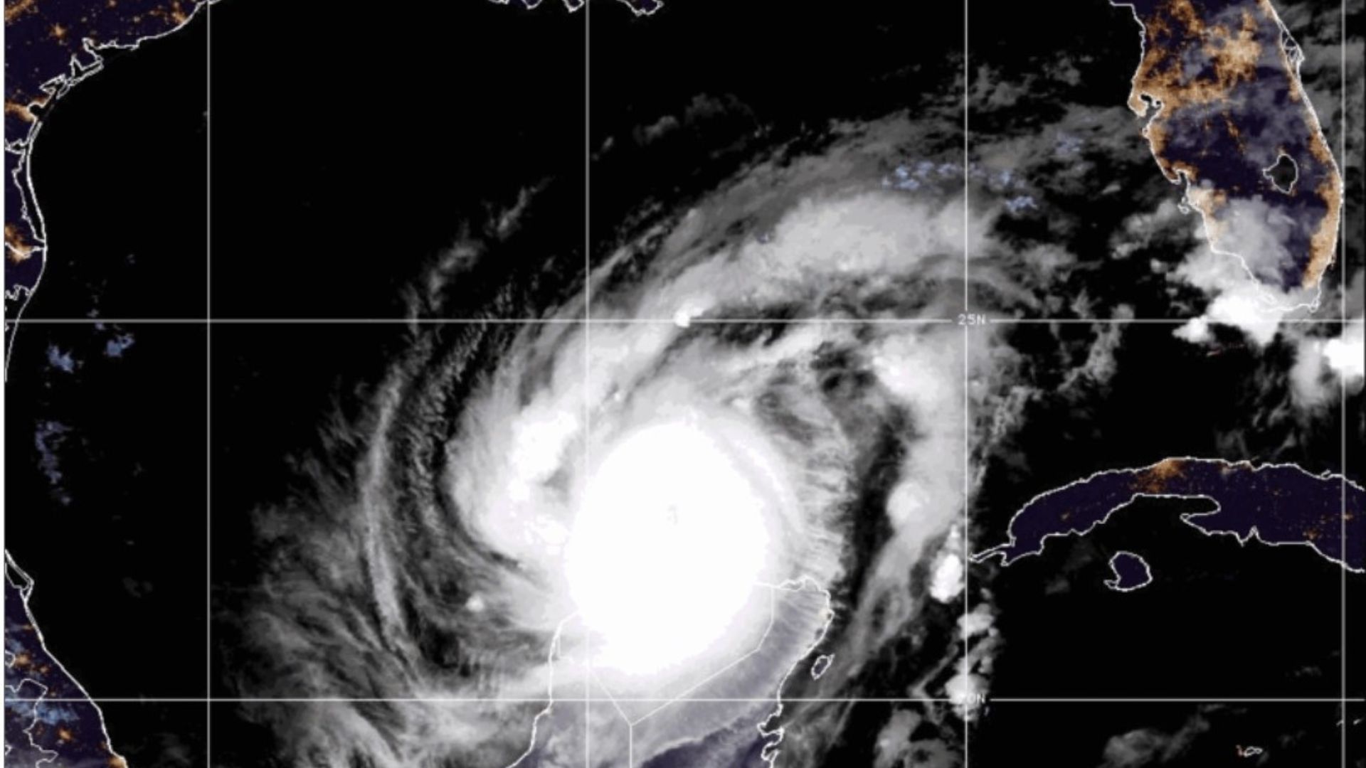 Dalla tempesta tropicale all'uragano: la spaventosa trasformazione di 30 ore di Milton in una tempesta di categoria 5 potente e devastante