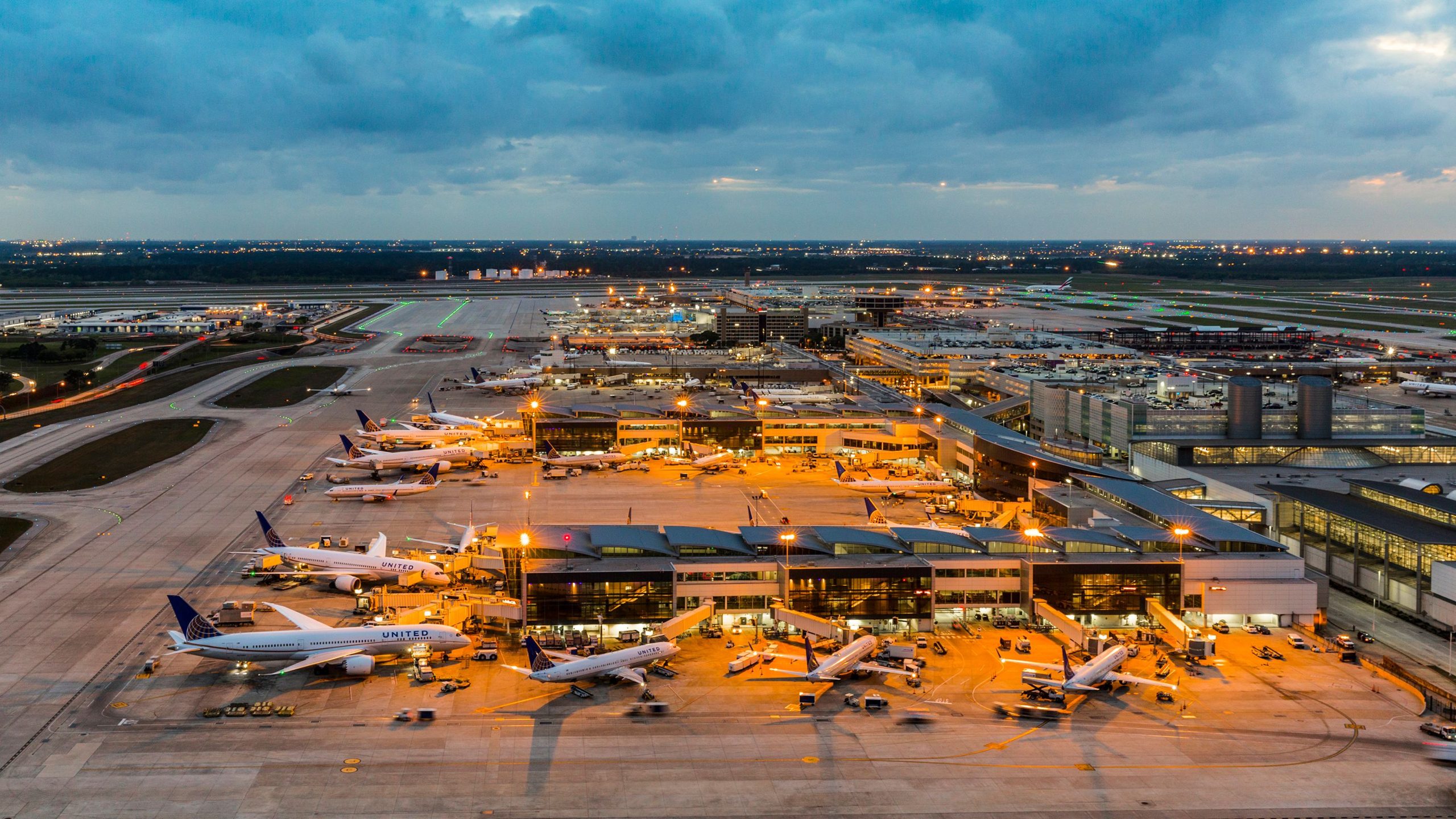 Lobby du terminal de l'aéroport de Houston B Hall de fermeture jusqu'en 2026 pour une rénovation dirigée par United Airlines