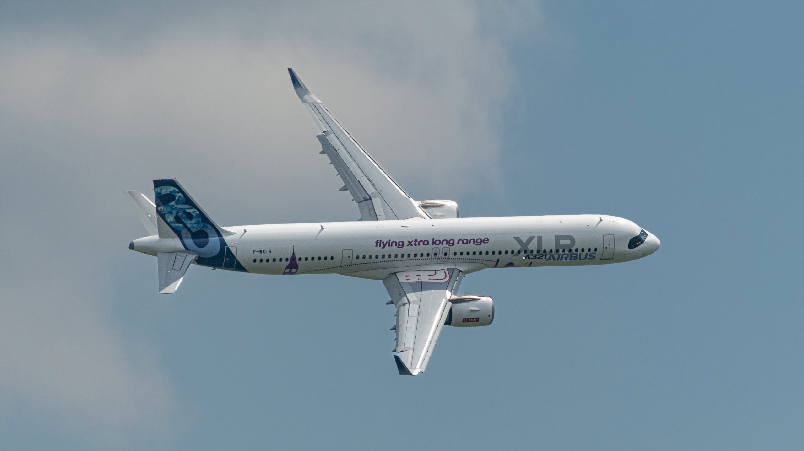 El primer Airbus A321XLR de Iberia recibe pintura fresca antes del debut de vuelo