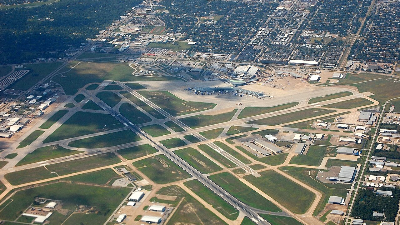 El aeropuerto de Houston Hobby vuelve a abrir la pista después del proyecto de mejora de un mes de duración