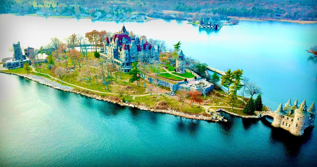 Sous-estimé, mais pittoresque: 10 petites villes dans le nord de New York qui sont d'excellentes alternatives au lac Placid